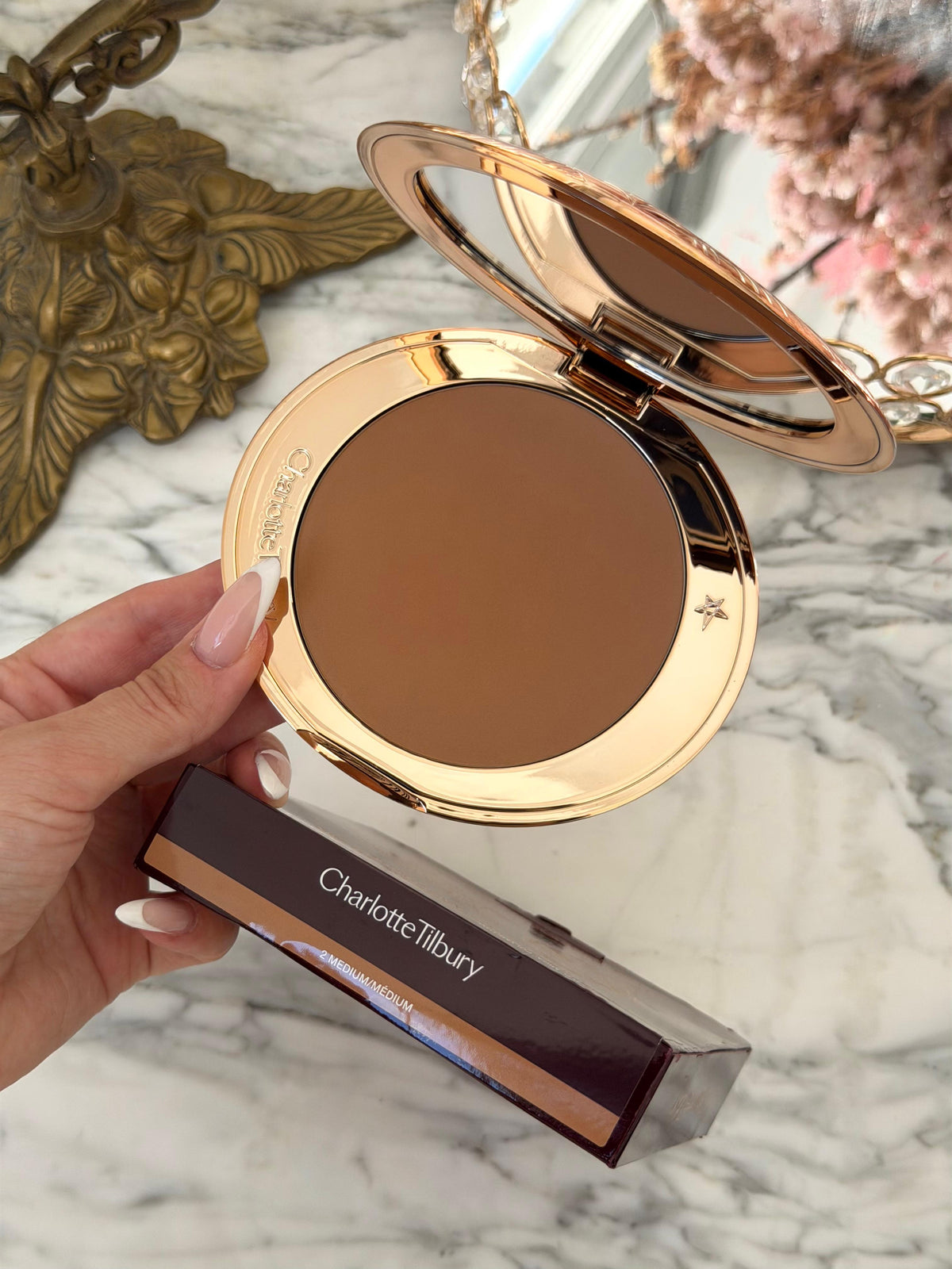 CHARLOTTE TILBURY Airbrush Bronzer (2)
Matte Bronzing Filter For Face And Body