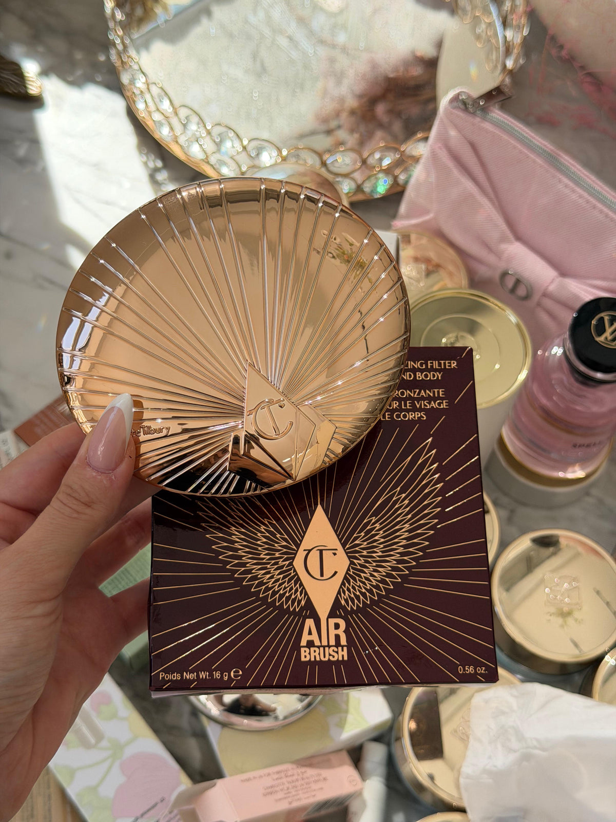 CHARLOTTE TILBURY Airbrush Bronzer (2)
Matte Bronzing Filter For Face And Body