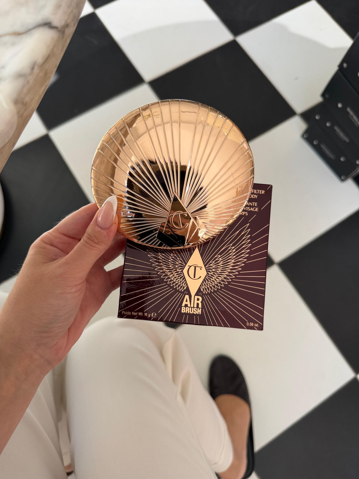 CHARLOTTE TILBURY Airbrush Bronzer (2)
Matte Bronzing Filter For Face And Body