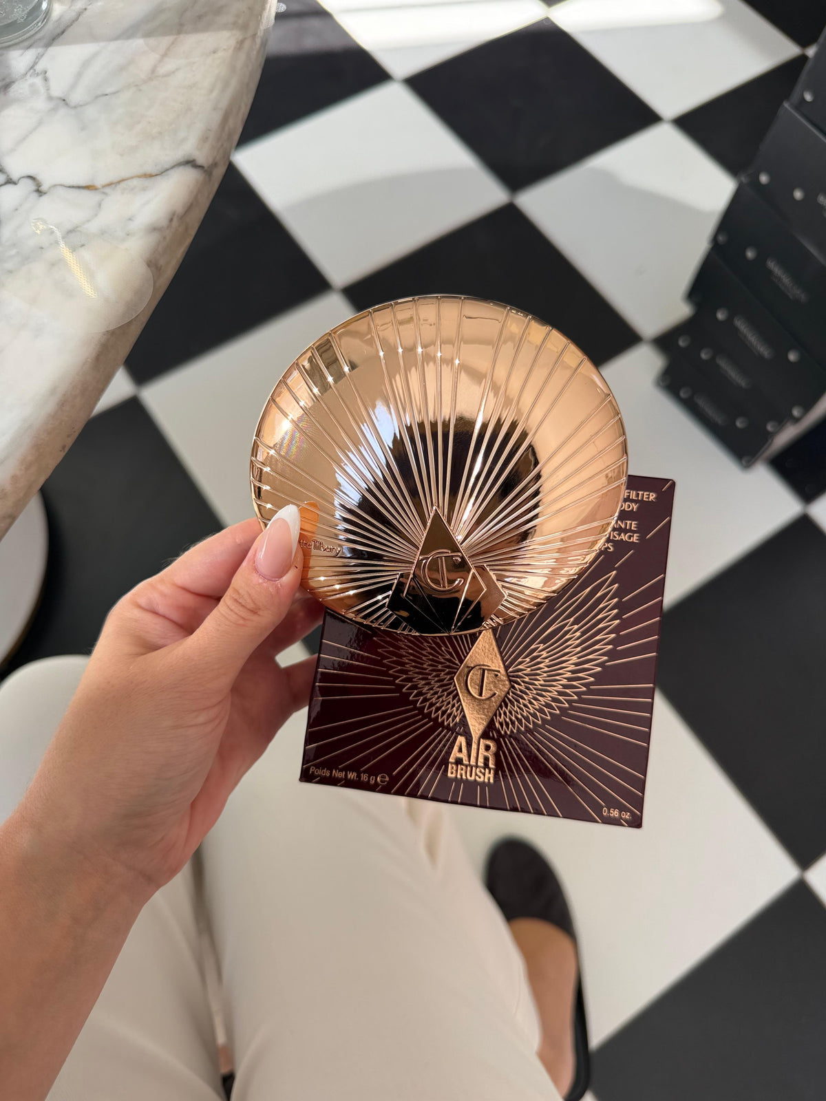 CHARLOTTE TILBURY Airbrush Bronzer (2)
Matte Bronzing Filter For Face And Body