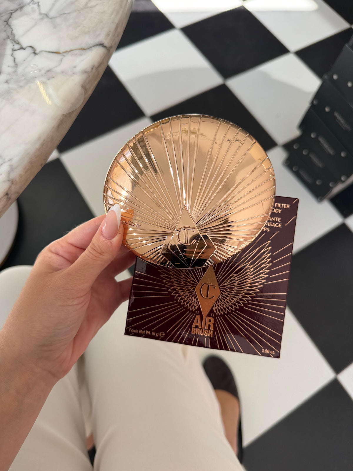 CHARLOTTE TILBURY Airbrush Bronzer (2)
Matte Bronzing Filter For Face And Body