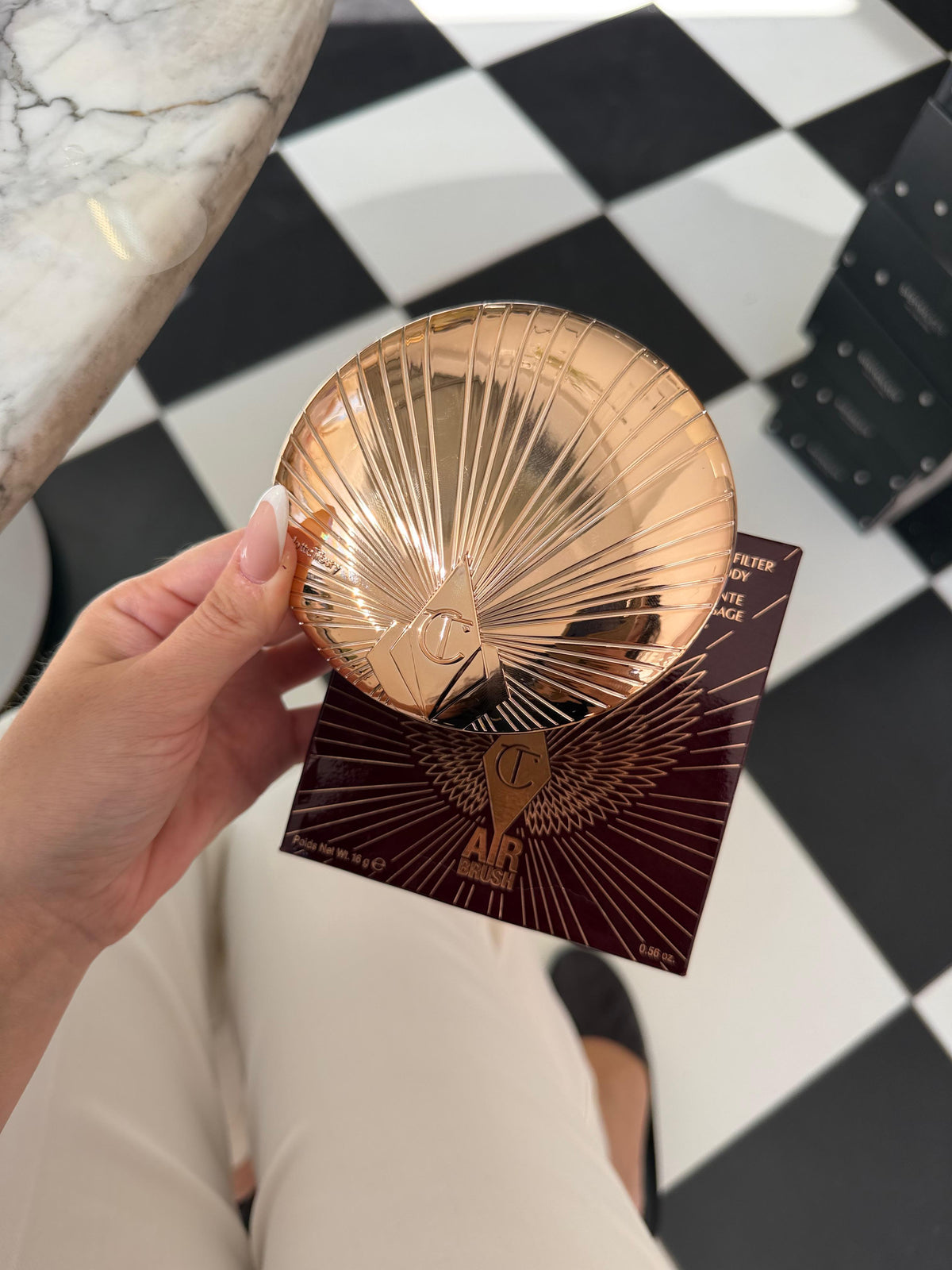 CHARLOTTE TILBURY Airbrush Bronzer (2)
Matte Bronzing Filter For Face And Body