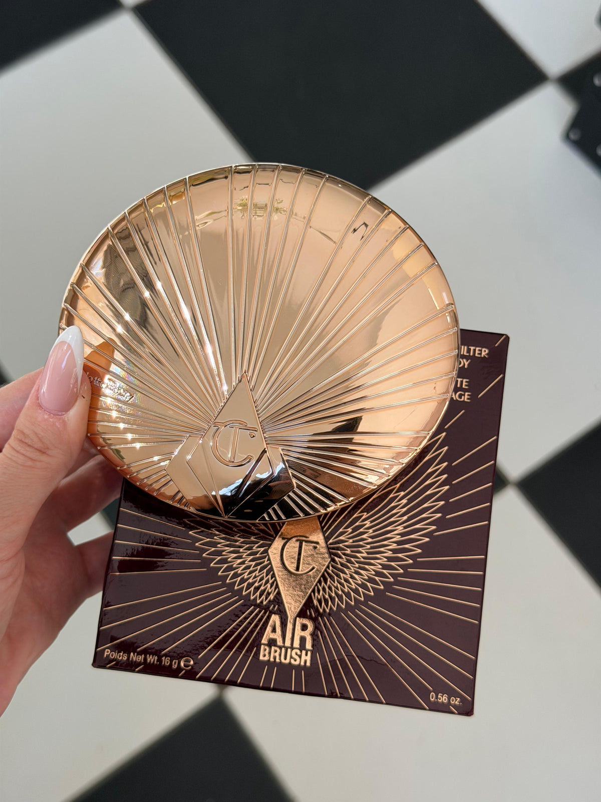 CHARLOTTE TILBURY Airbrush Bronzer (2)
Matte Bronzing Filter For Face And Body