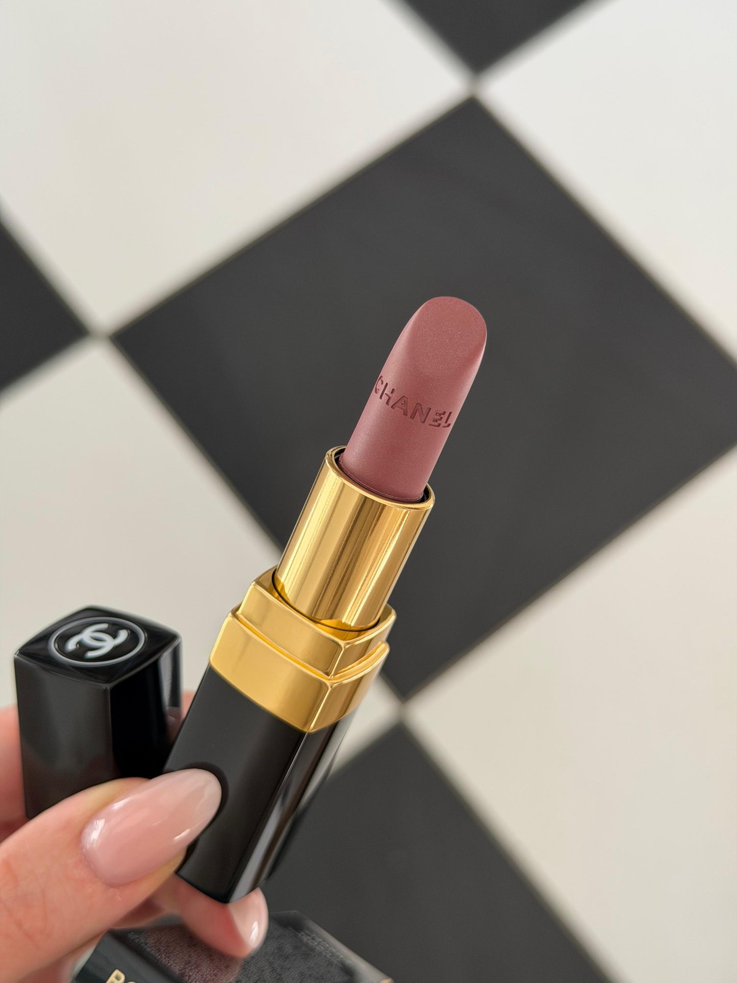 CHANEL Rouge Coco (104)
Ultra Hydrating Lipstick