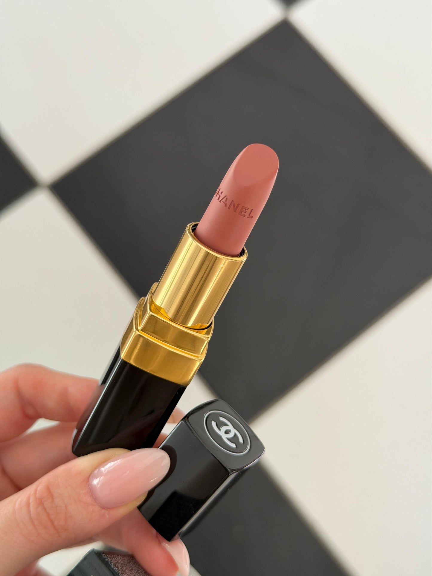 CHANEL Rouge Coco (105)
Ultra Hydrating Lipstick
