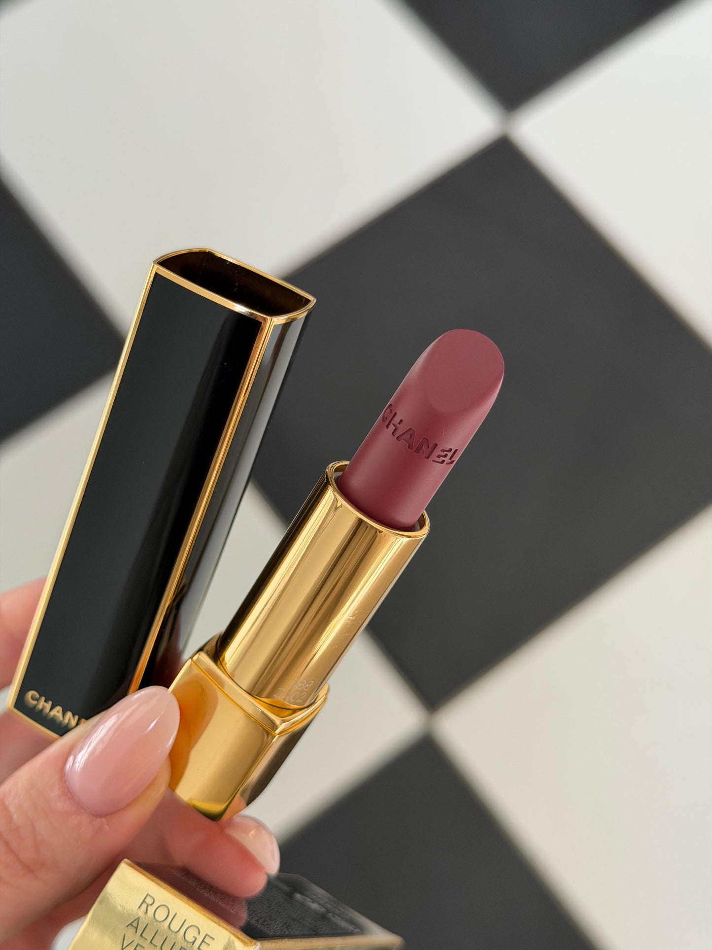 CHANEL Rouge Allure Velvet (488)
Luminous Matte Lipstick