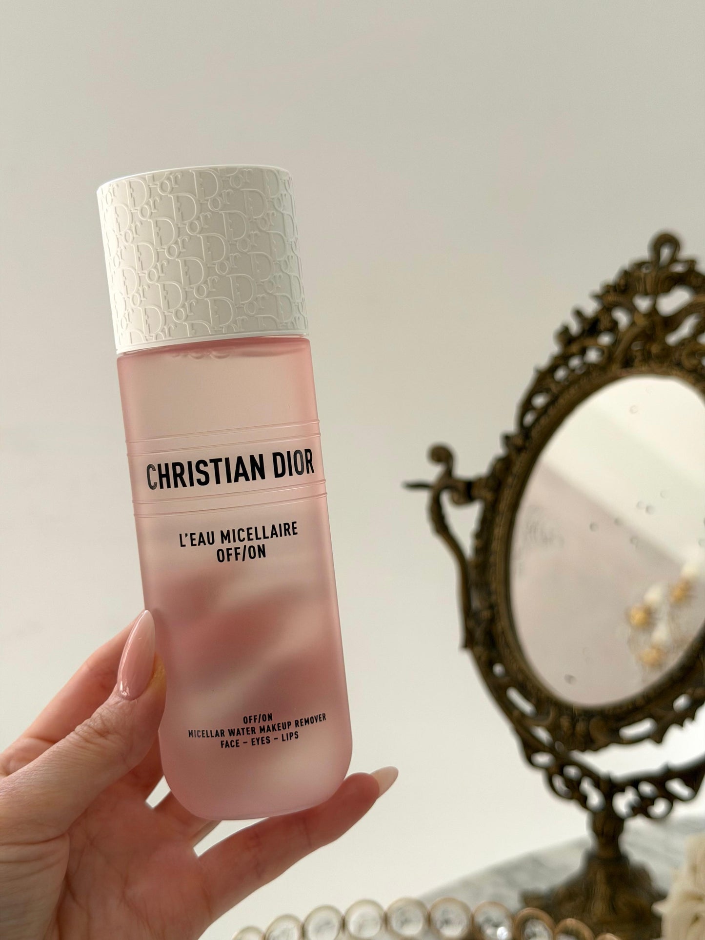 DIOR L’Eau Micellaire Off-On Makeup Remover
Face, Eyes And Lips
