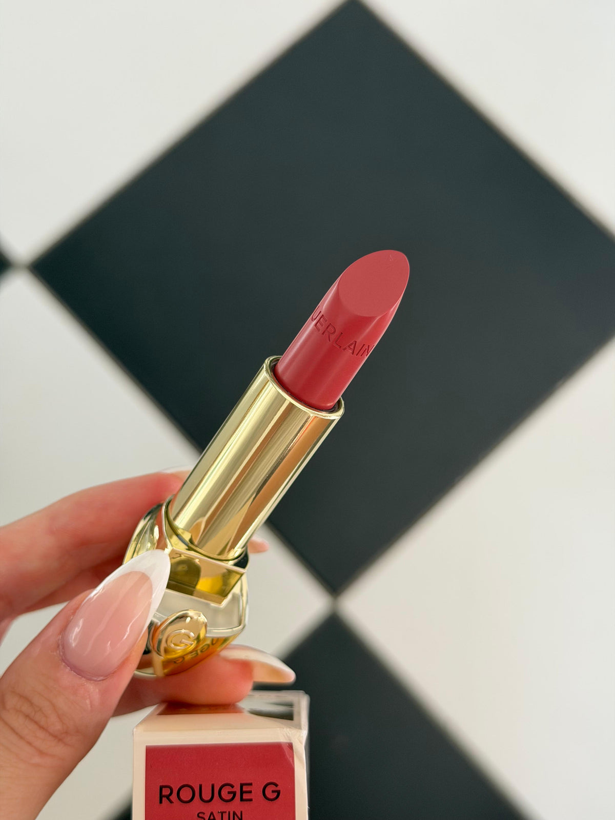 GUERLAIN Rouge G Satin
Lipstick (06)