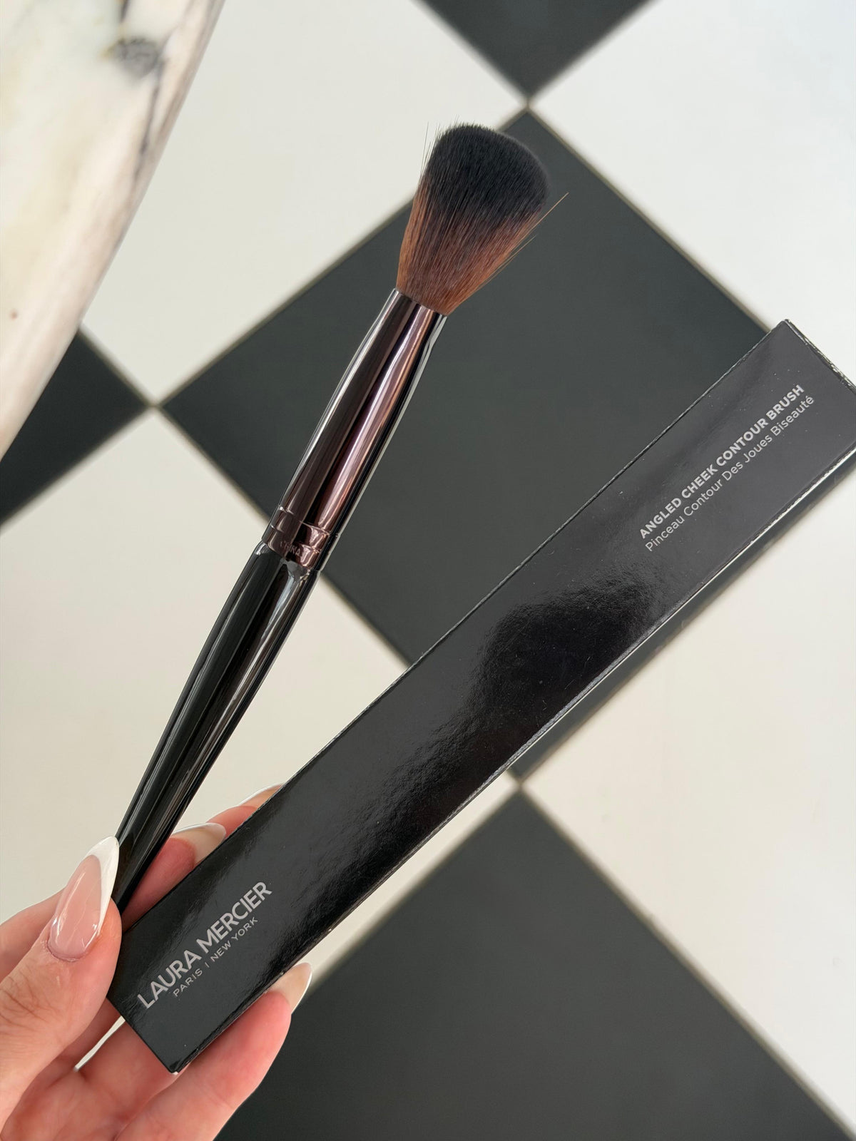 LAURA MERCIER Angled Cheek Contour Brush