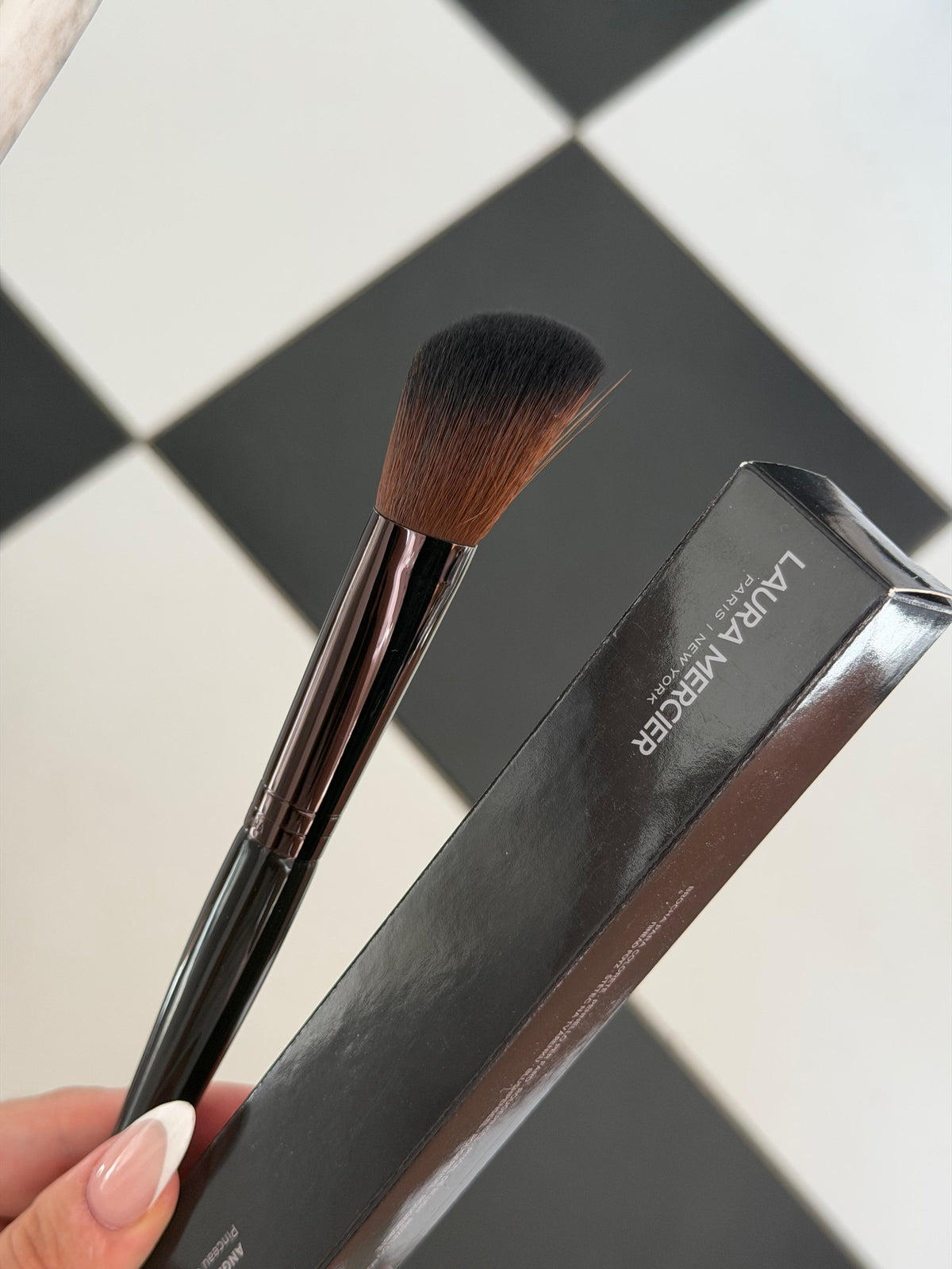 LAURA MERCIER Angled Cheek Contour Brush