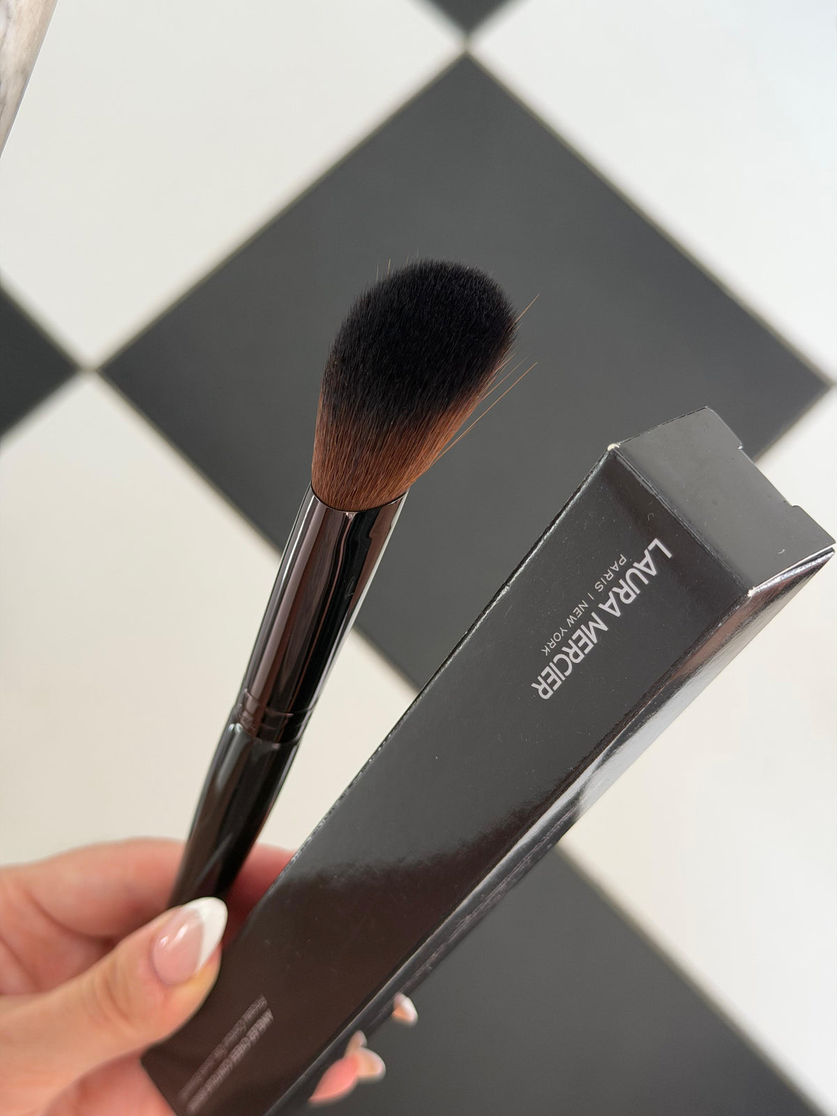 LAURA MERCIER Angled Cheek Contour Brush