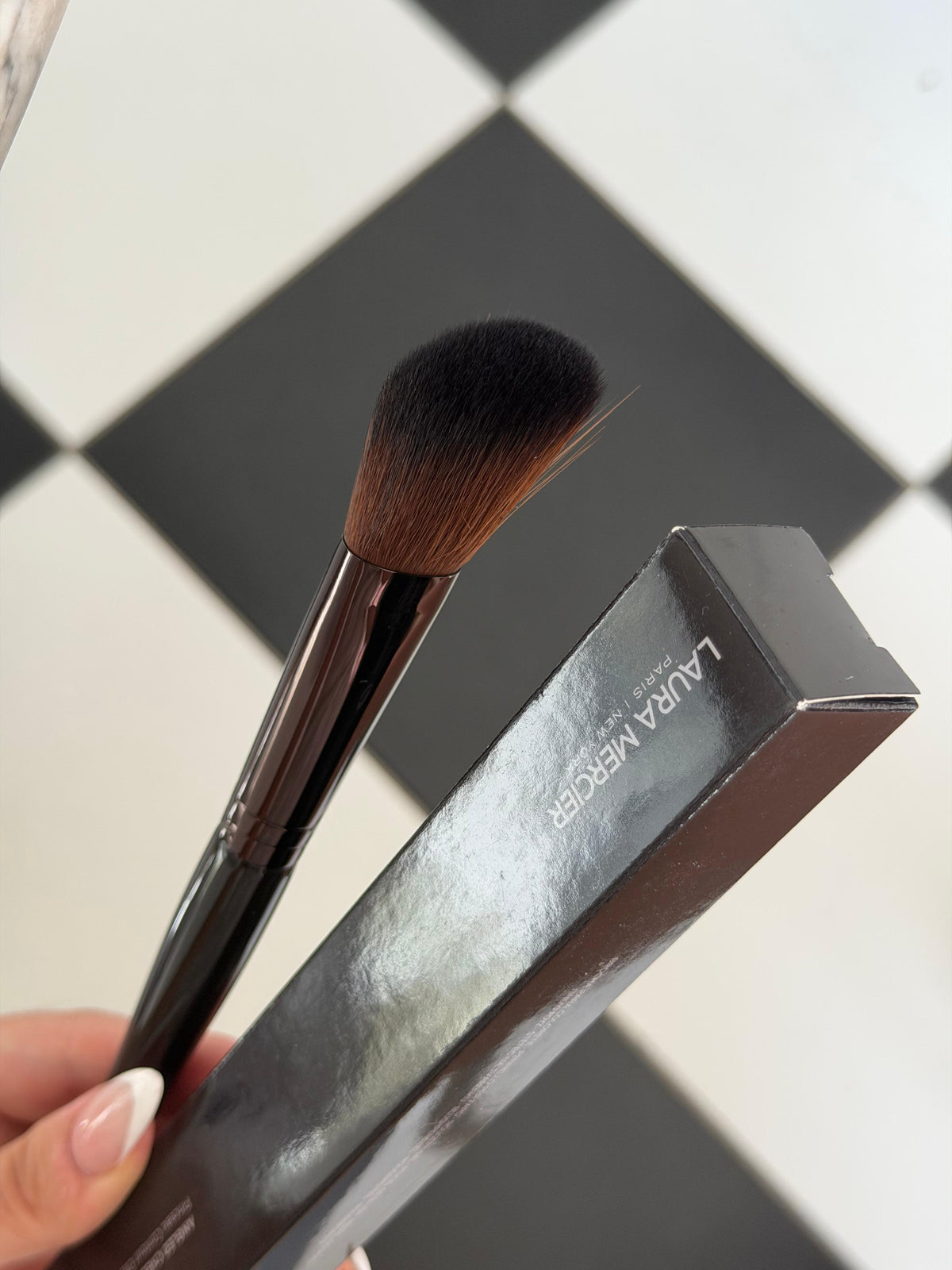 LAURA MERCIER Angled Cheek Contour Brush