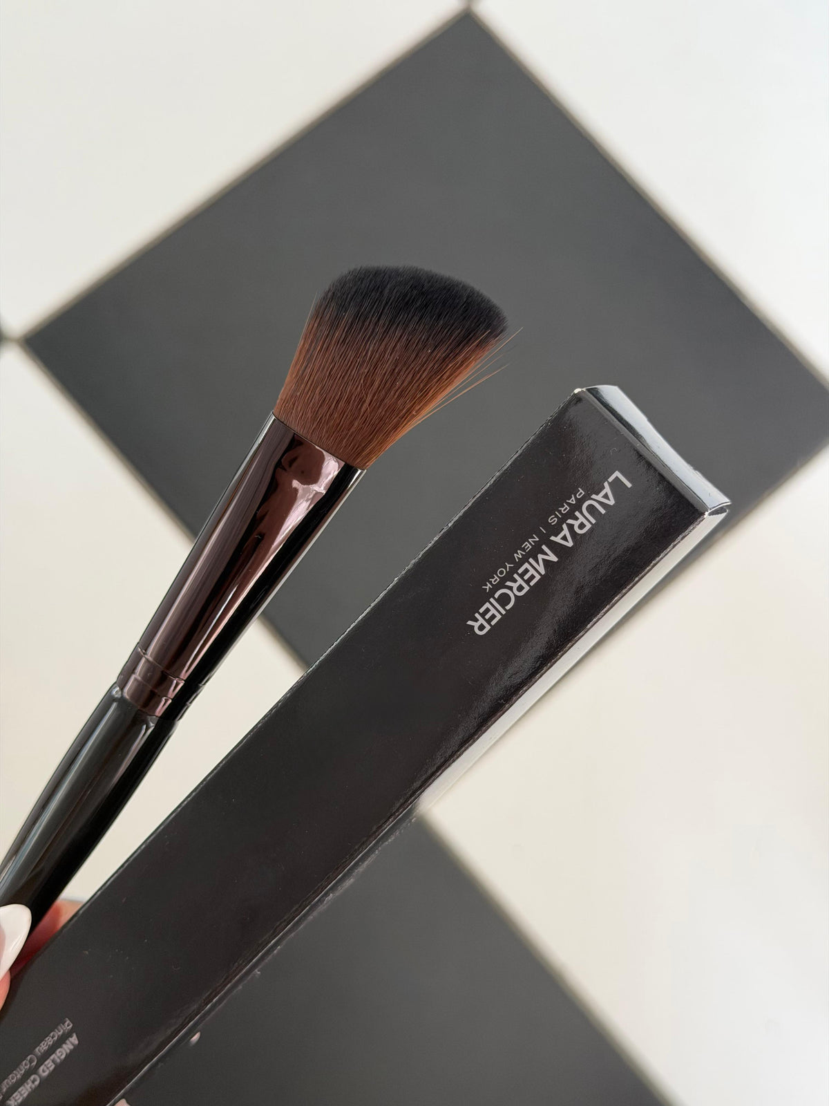 LAURA MERCIER Angled Cheek Contour Brush