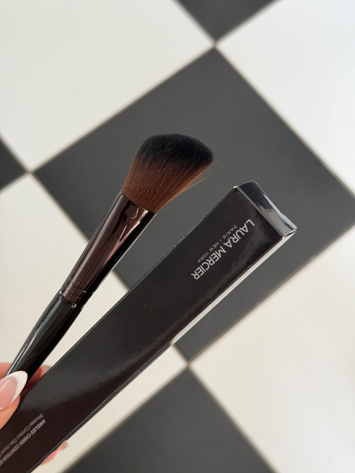 LAURA MERCIER Angled Cheek Contour Brush