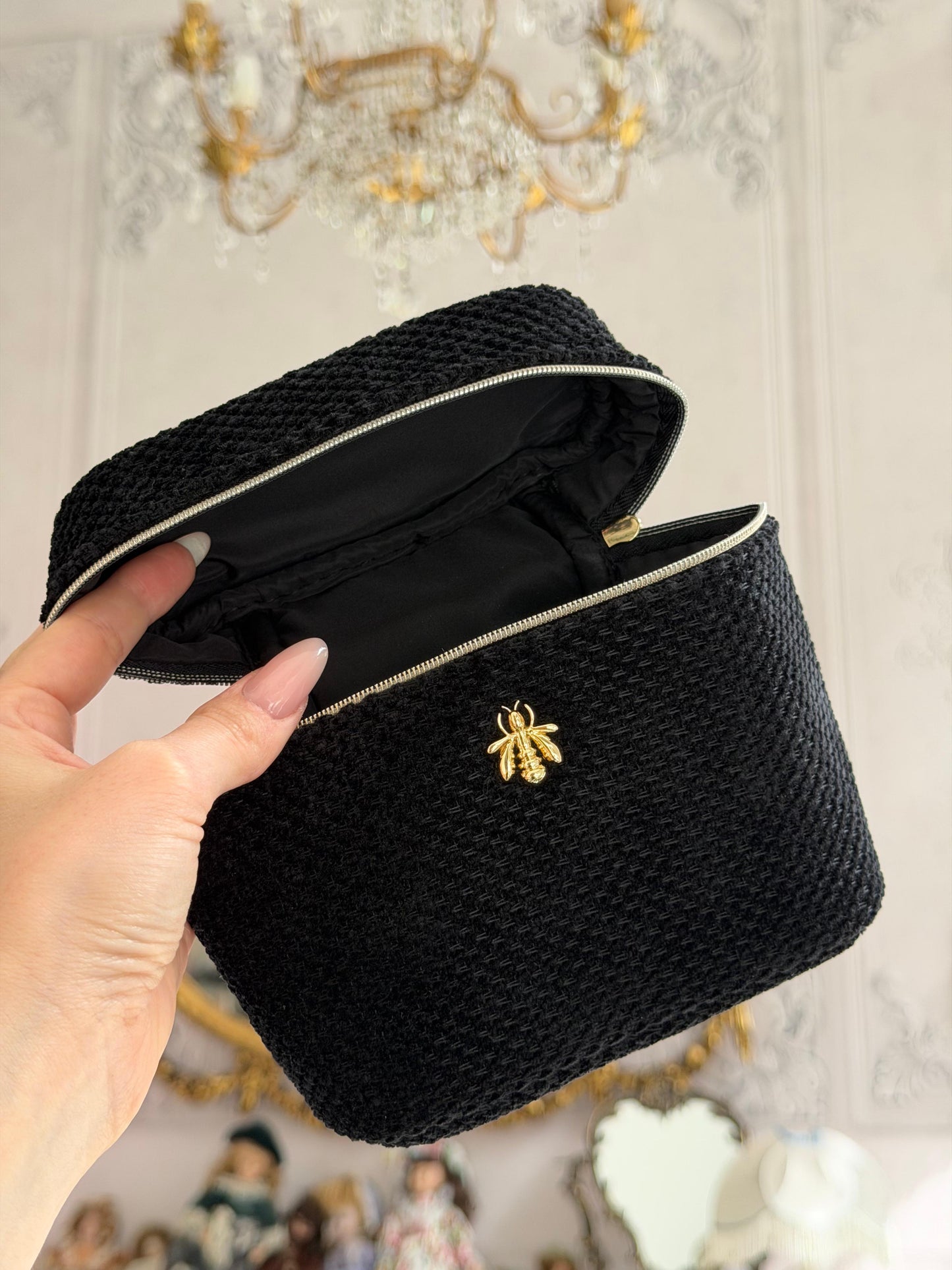 GUERLAIN
Black Beauty Pouch