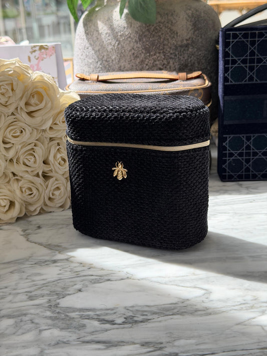 GUERLAIN
Black Beauty Pouch