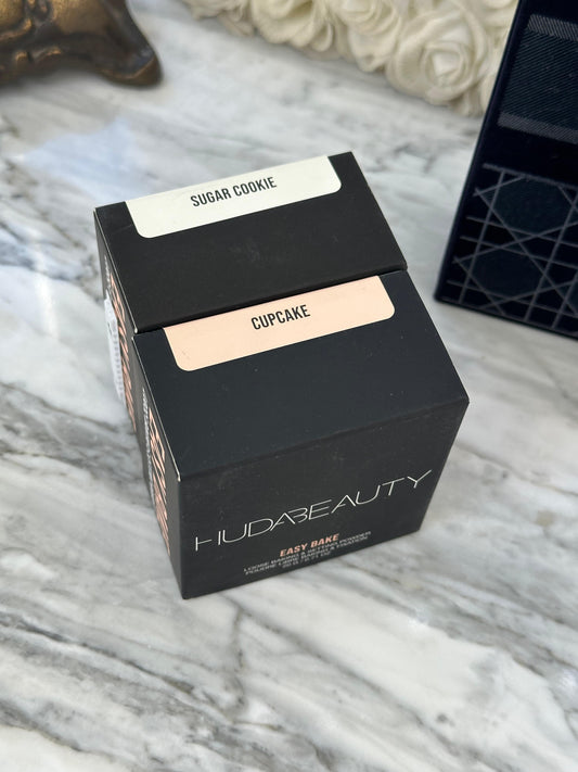 HUDA BEAUTY Easy Bake Loose Baking & Setting Powder