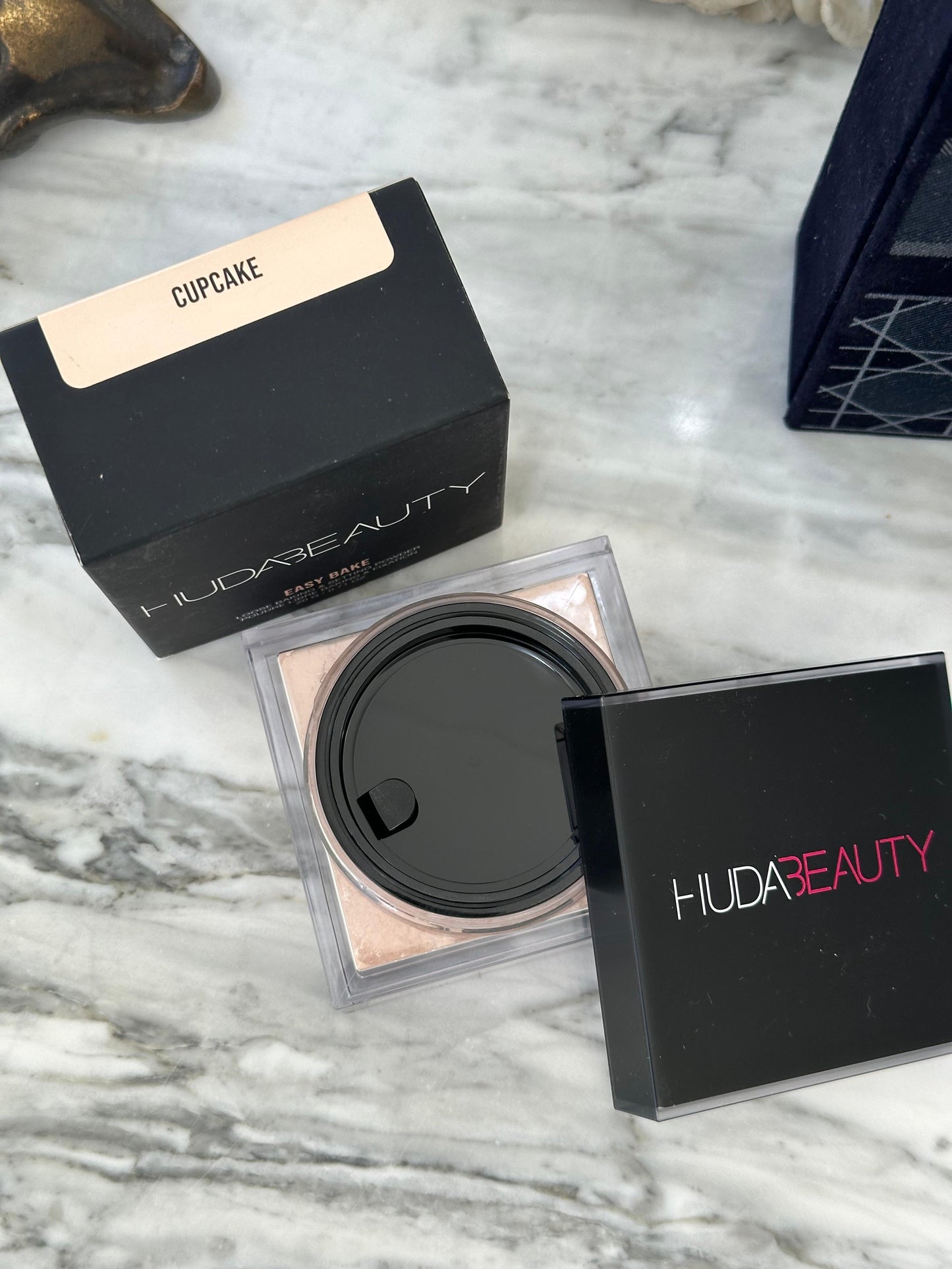 HUDA BEAUTY Easy Bake Loose Baking & Setting Powder