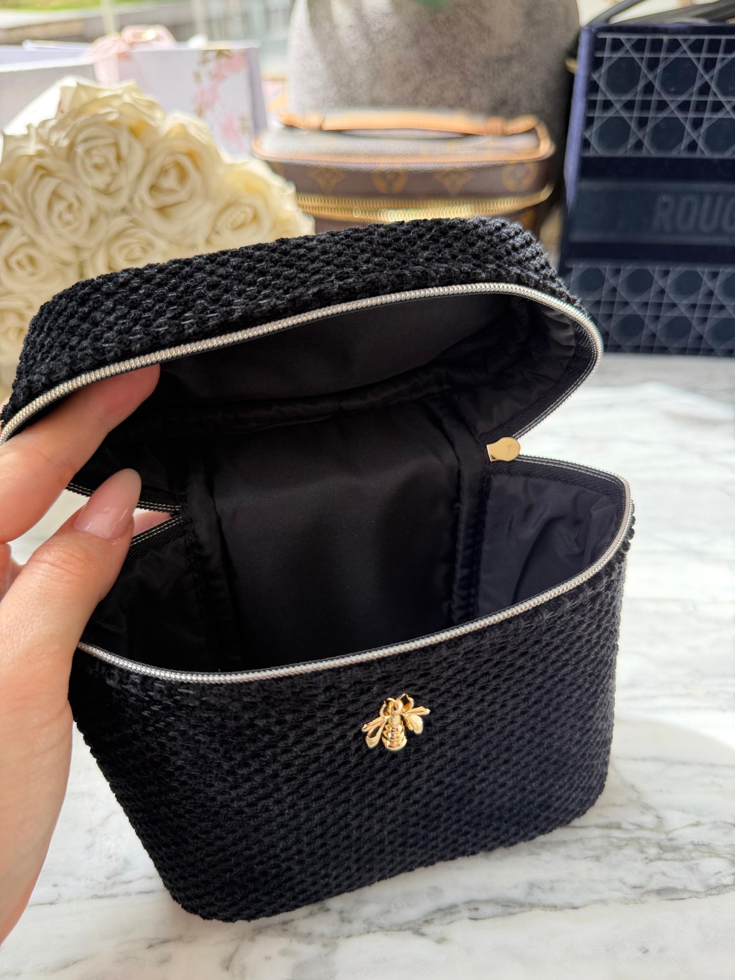 GUERLAIN
Black Beauty Pouch