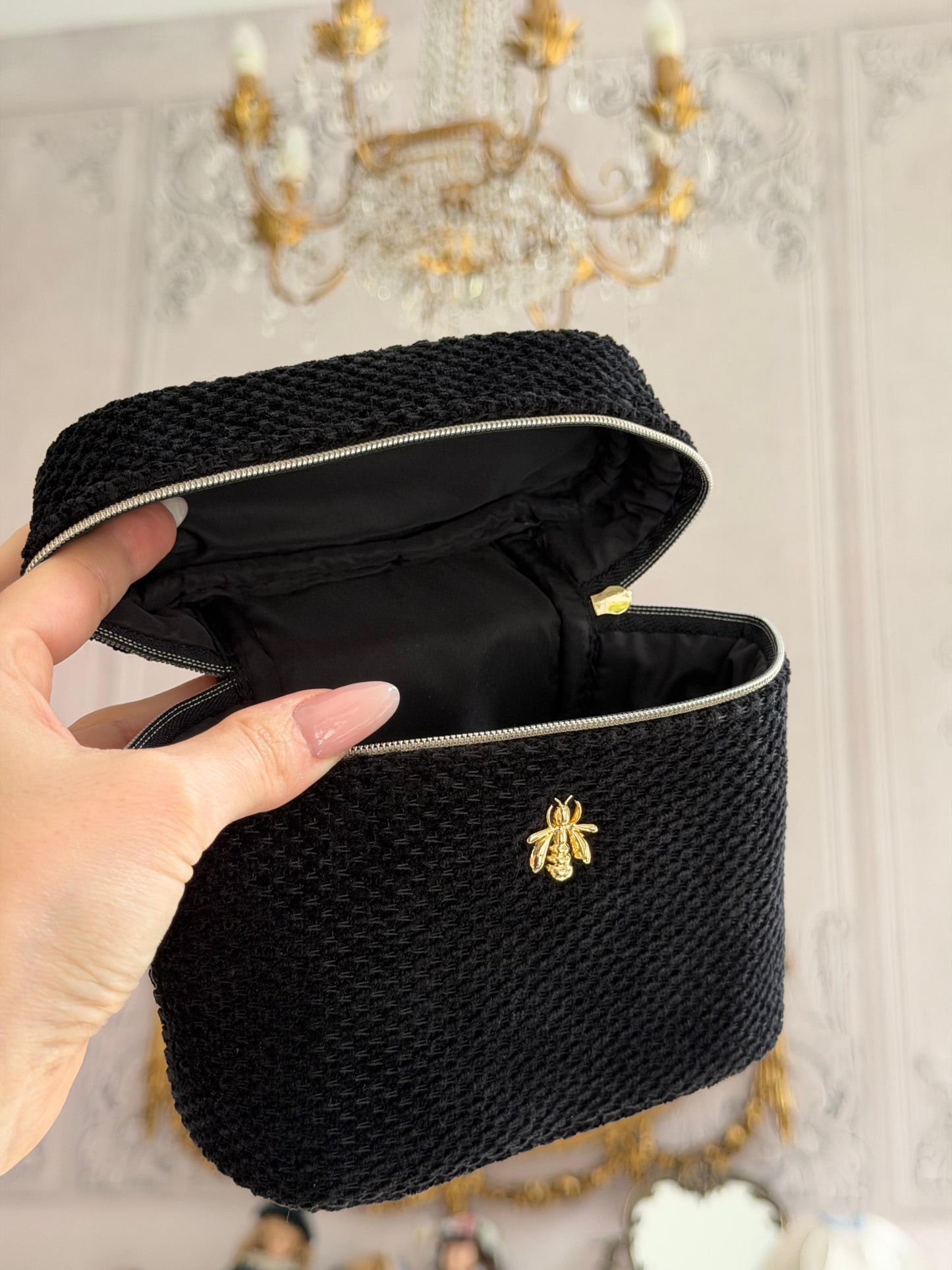 GUERLAIN
Black Beauty Pouch