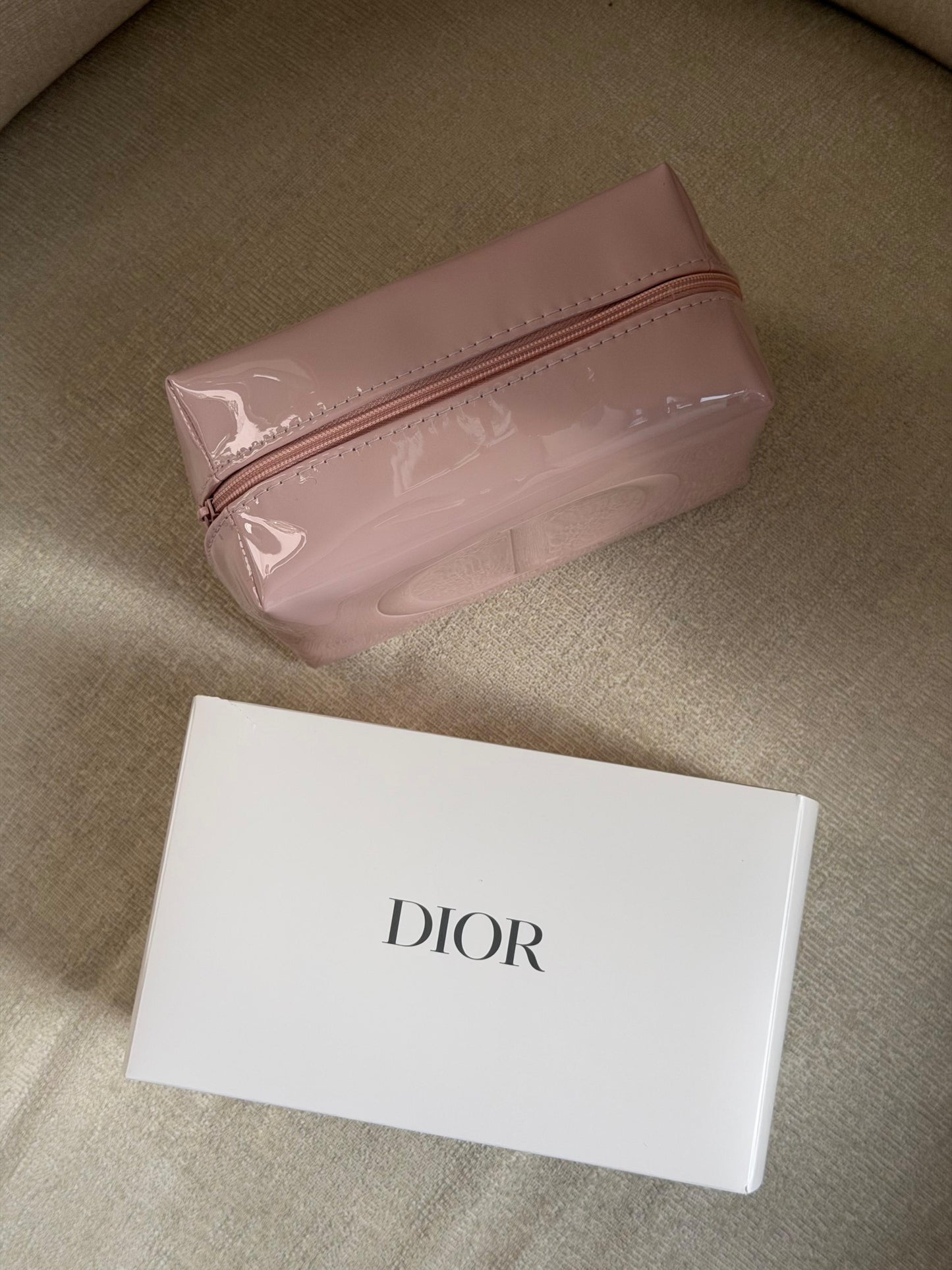 DIOR
Beauty Pink Pouch Gift