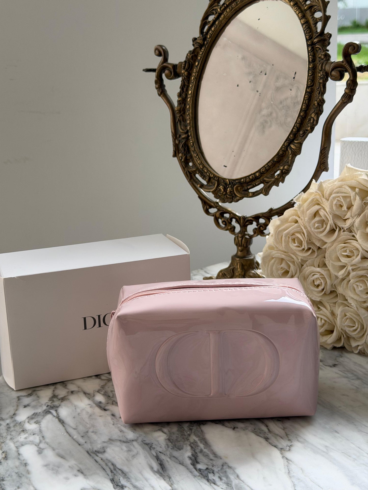 DIOR
Beauty Pink Pouch Gift