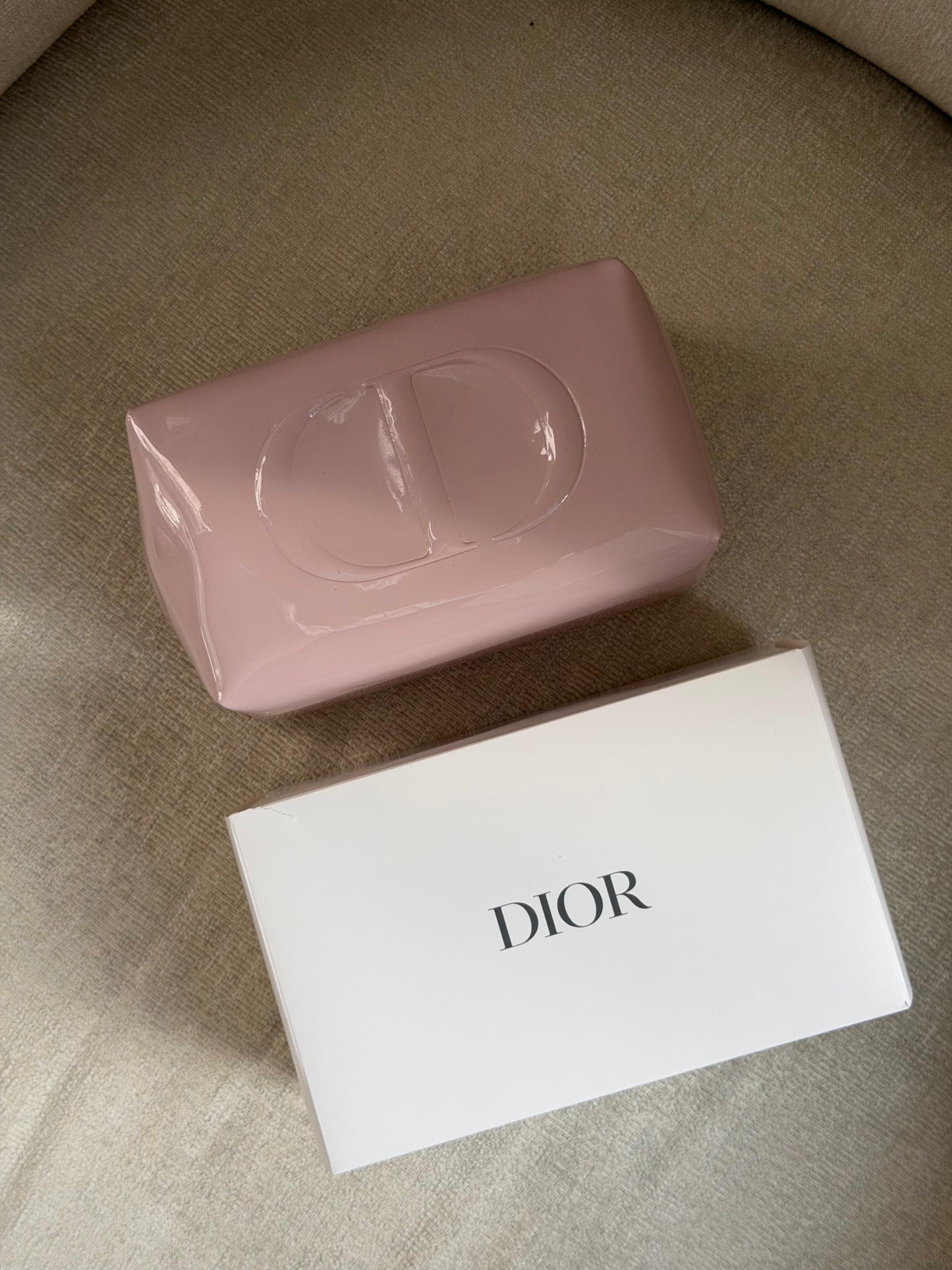 DIOR
Beauty Pink Pouch Gift