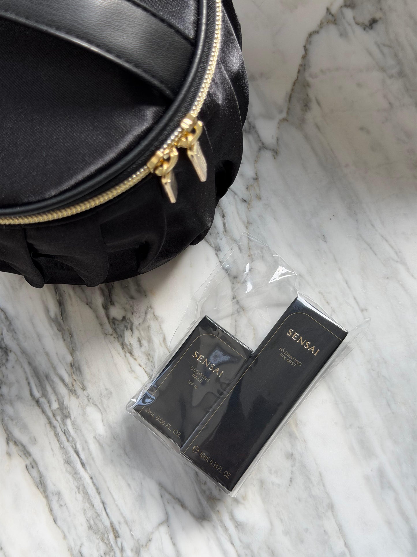 SENSAI
Black Beauty Pouch Set