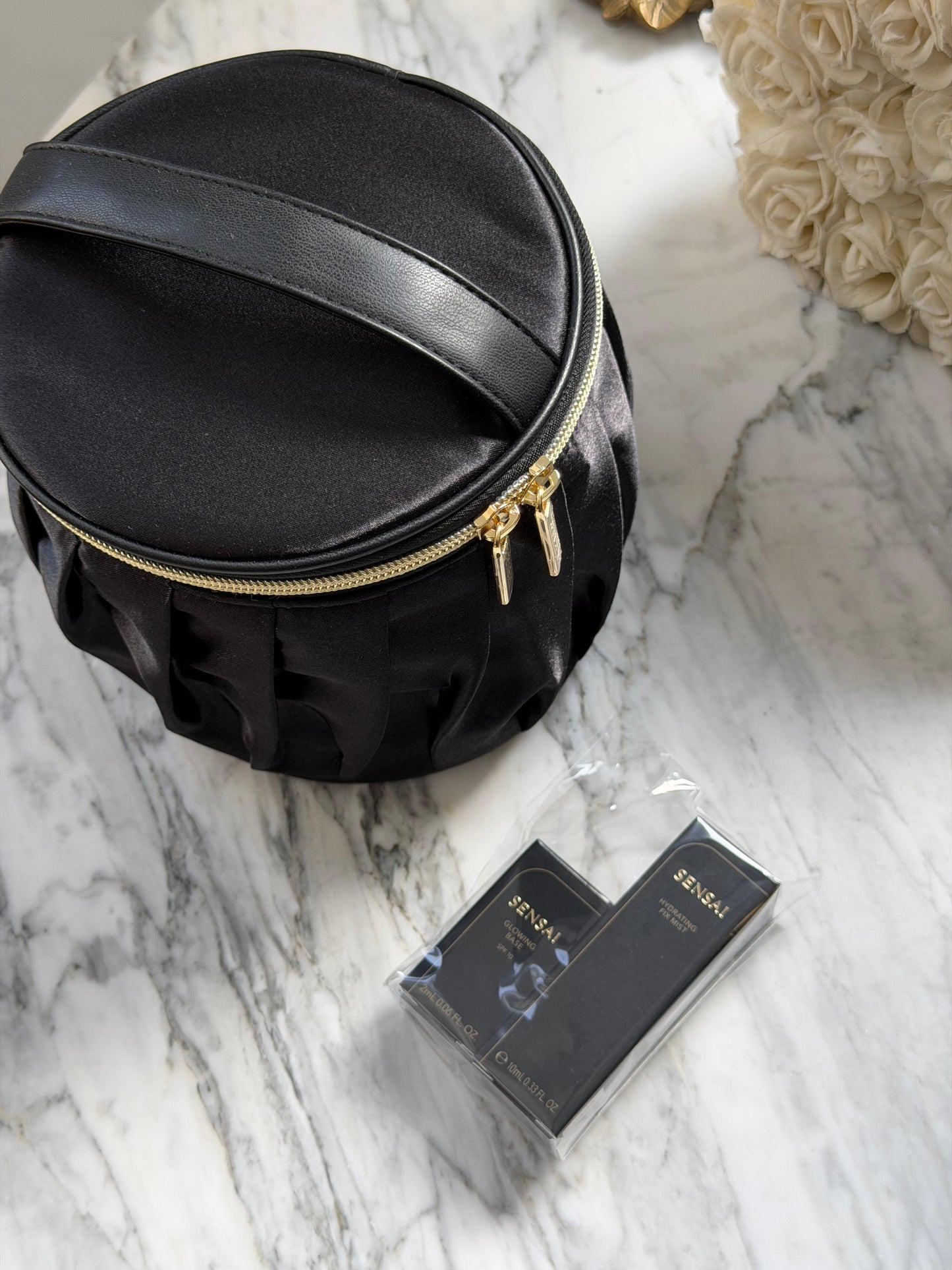 SENSAI
Black Beauty Pouch Set