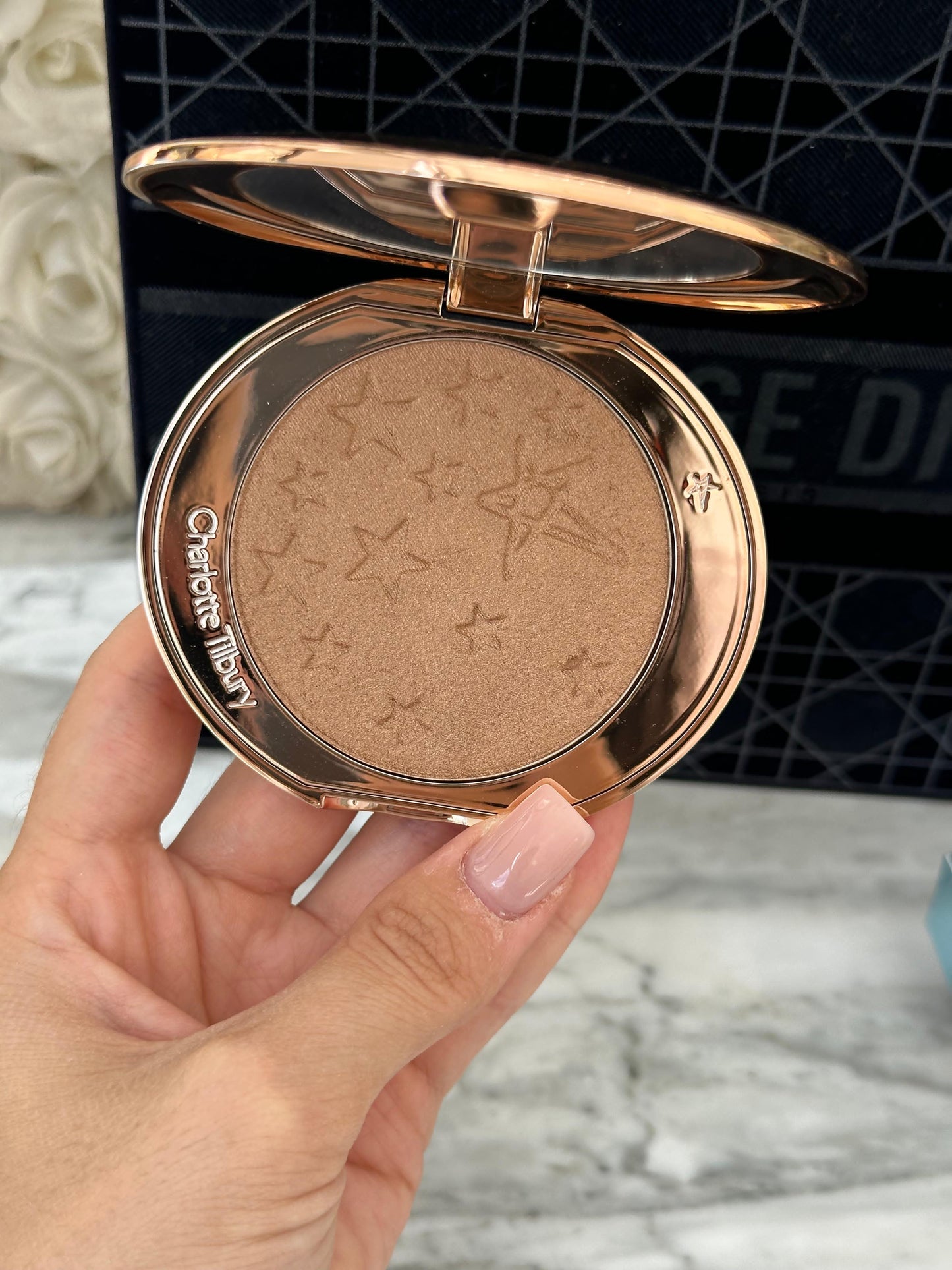 CHARLOTTE TILBURY Hollywood Glow Glide Face Architect Highlighter - Bronze Glow