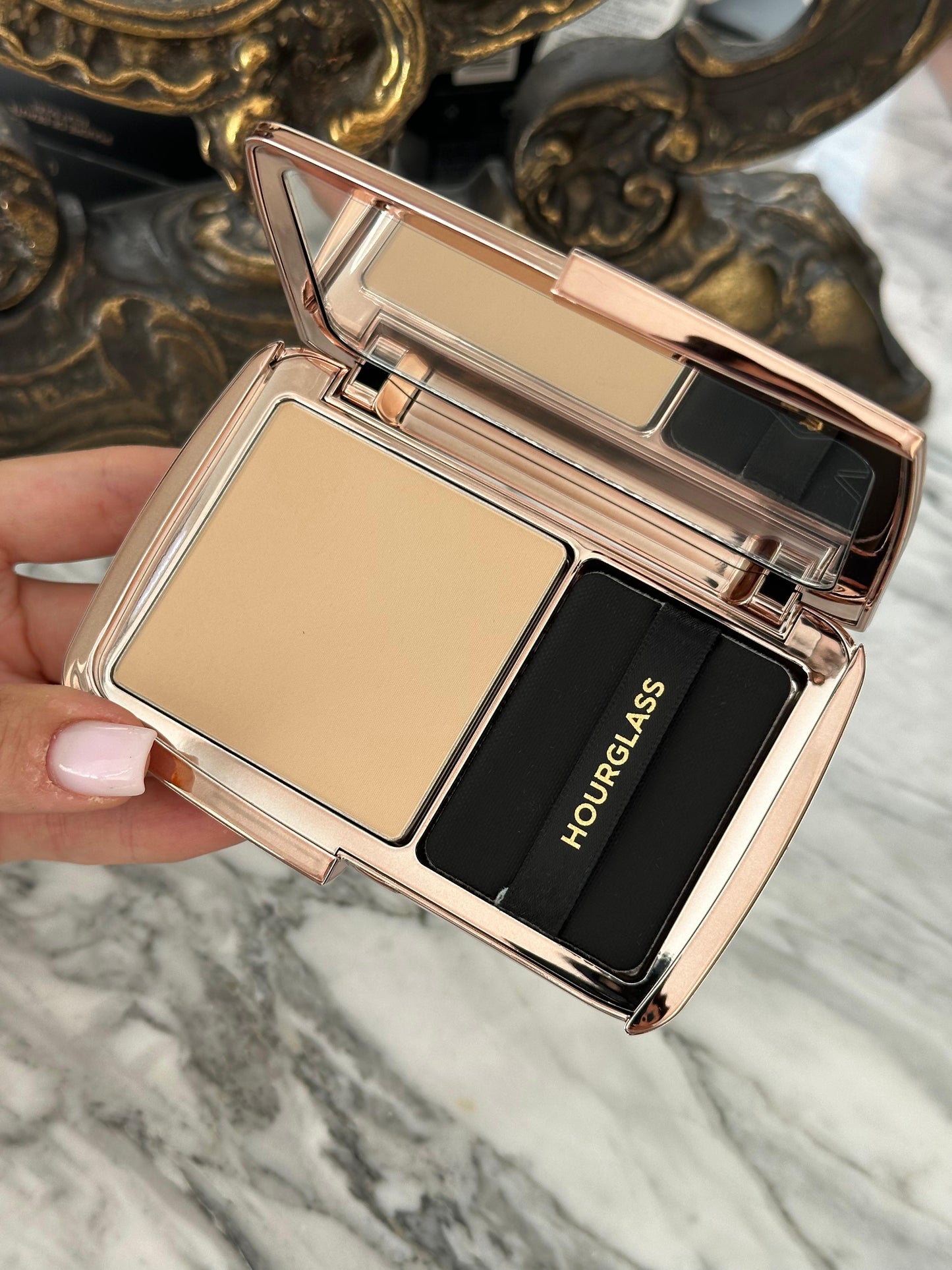 HOURGLASS Vanish Airbrush Pressed Powder - Translucent Light