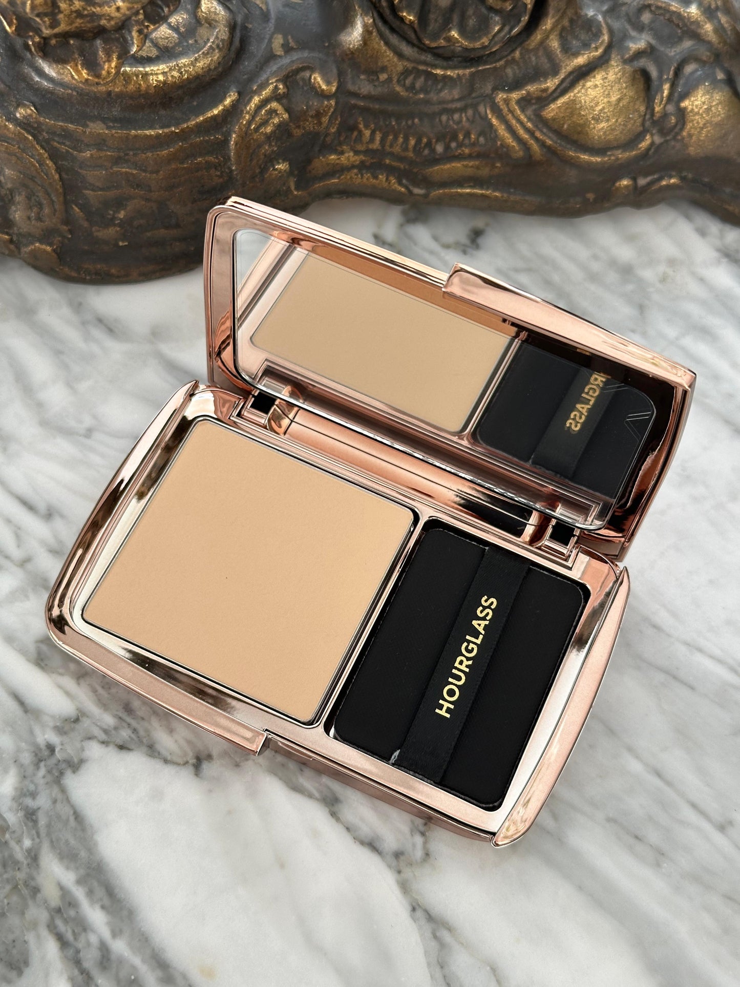 HOURGLASS Vanish Airbrush Pressed Powder - Translucent Light