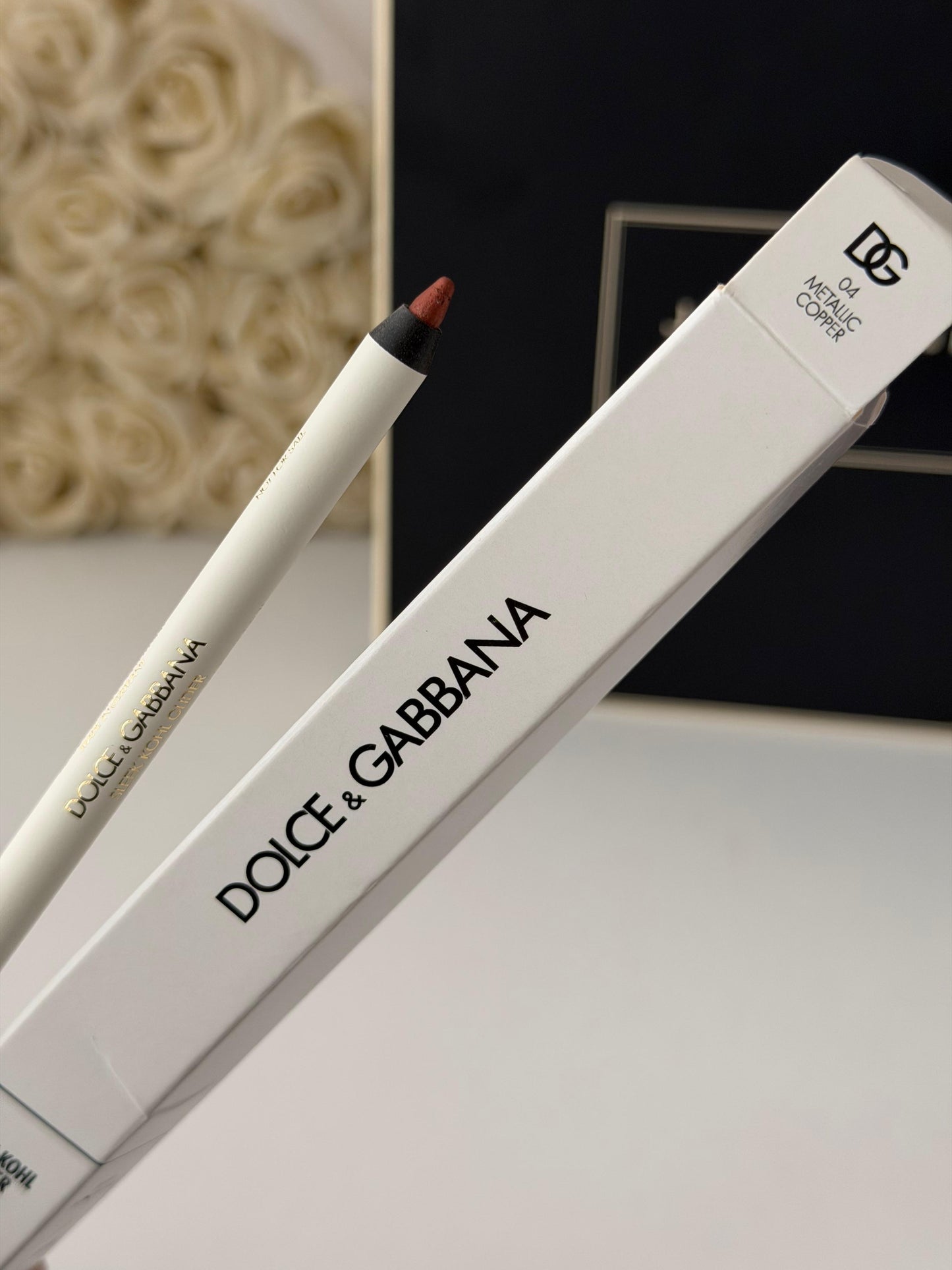 DOLCE&GABBANA Sleek Khol Glider 
10H Lasting Intense Color Eye Pencil (04)