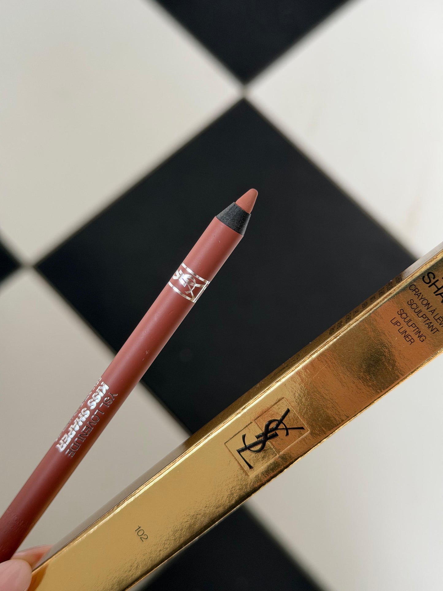 YSL
Kiss Shaper Long-Lasting Sculpting Lip Liner (102)