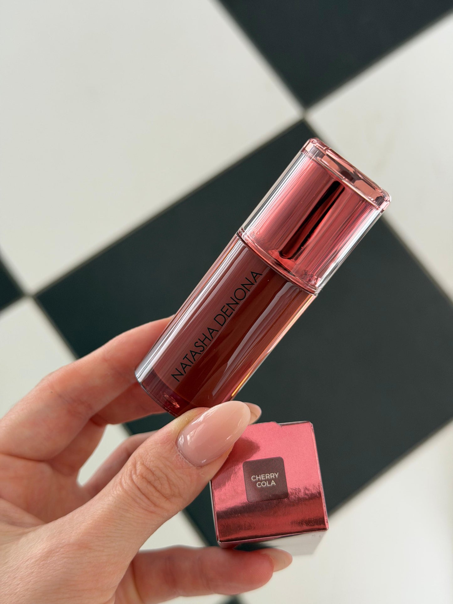 NATASHA DENONA Hy-Gloss
Hy-Brid Tinted Gloss Balm - Cherry Cola