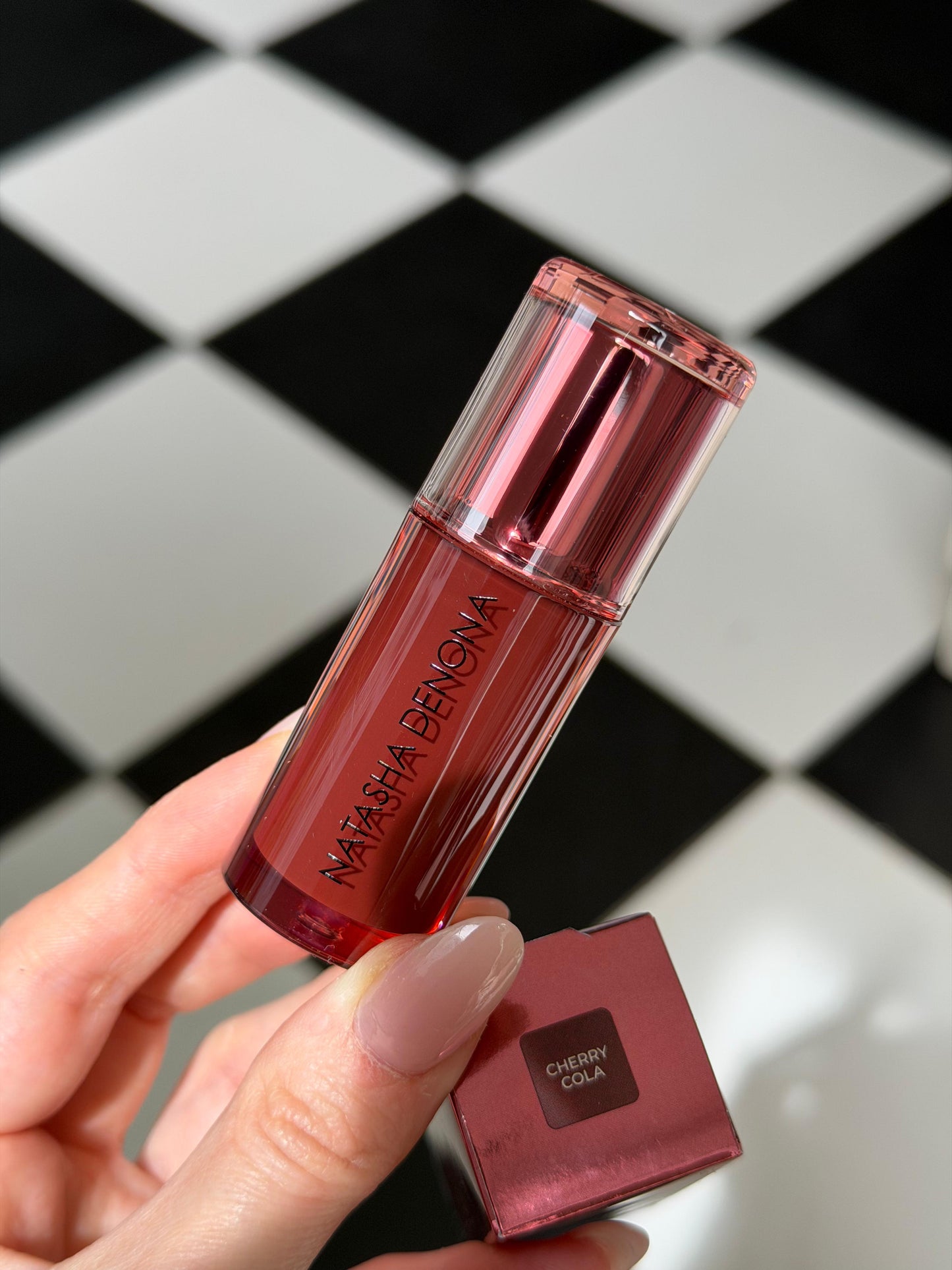 NATASHA DENONA Hy-Gloss
Hy-Brid Tinted Gloss Balm - Cherry Cola