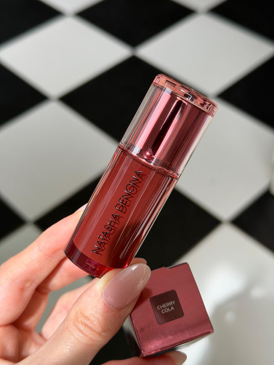 NATASHA DENONA Hy-Gloss
Hy-Brid Tinted Gloss Balm - Cherry Cola
