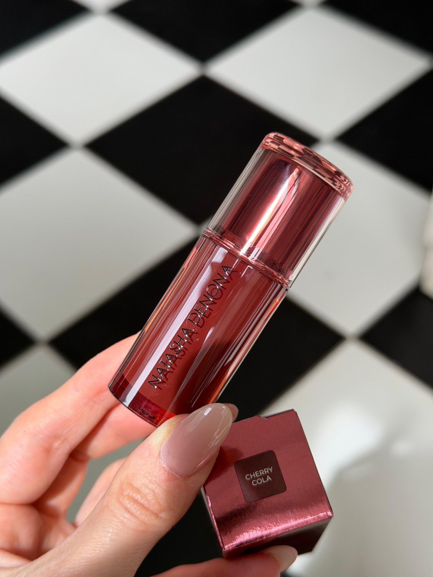 NATASHA DENONA Hy-Gloss
Hy-Brid Tinted Gloss Balm - Cherry Cola
