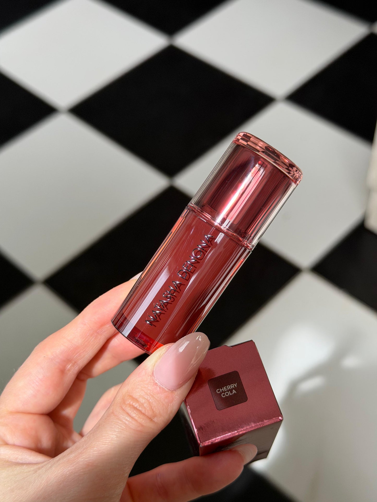 NATASHA DENONA Hy-Gloss
Hy-Brid Tinted Gloss Balm - Cherry Cola