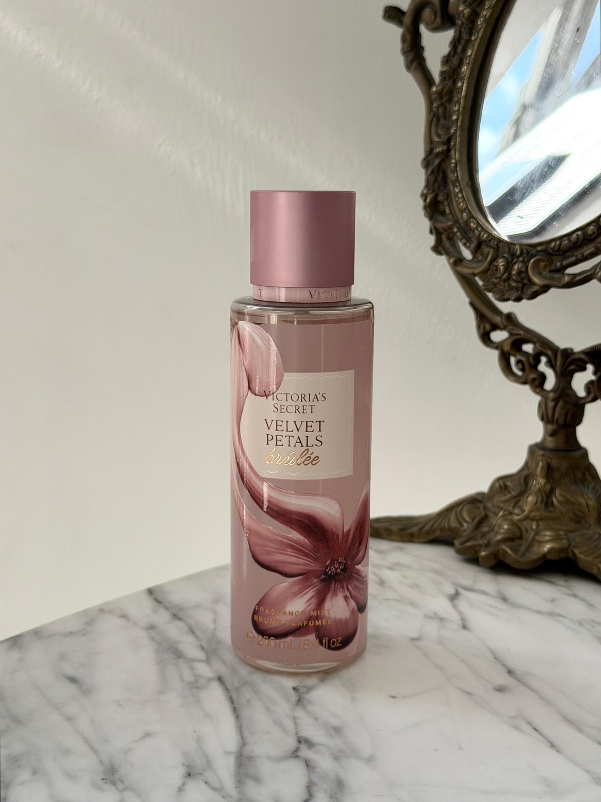 VICTORIA’S SECRET Velvet Petals Brûlée 
Fragrance Mist