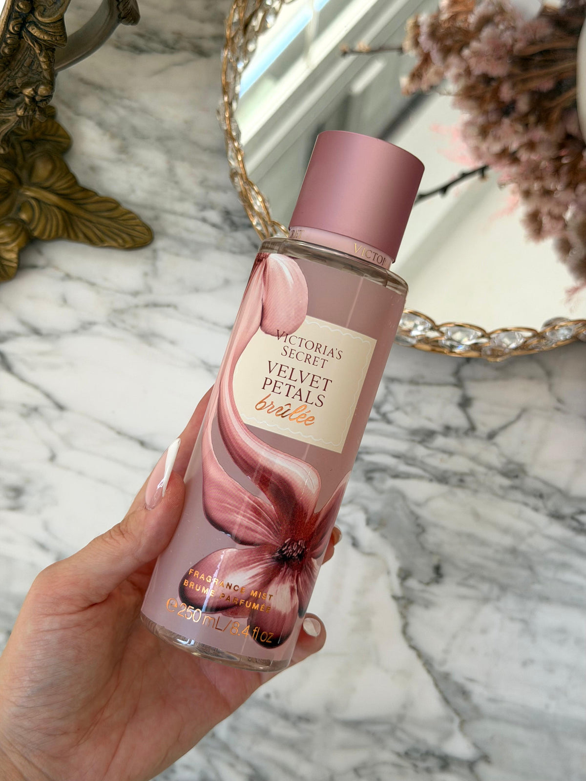 VICTORIA’S SECRET Velvet Petals Brûlée 
Fragrance Mist