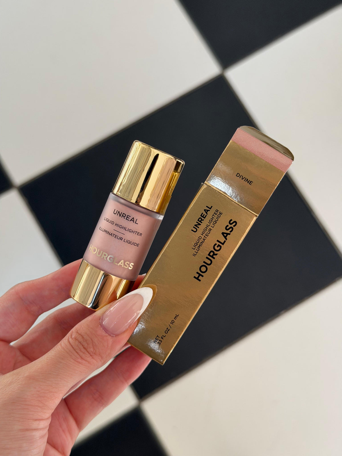 HOURGLASS Unreal Radiant Glow Liquid Highlighter - Divine