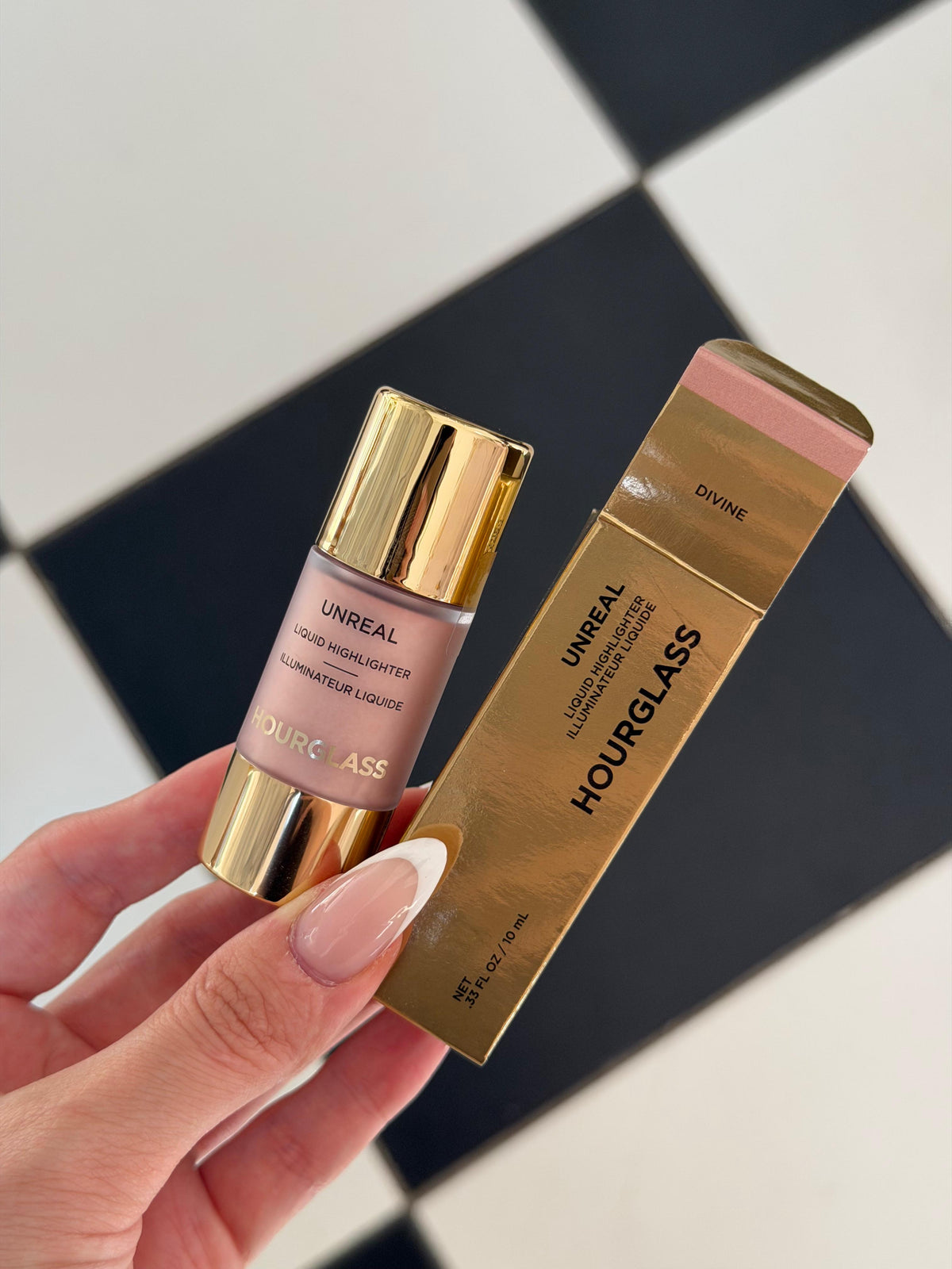 HOURGLASS Unreal Radiant Glow Liquid Highlighter - Divine