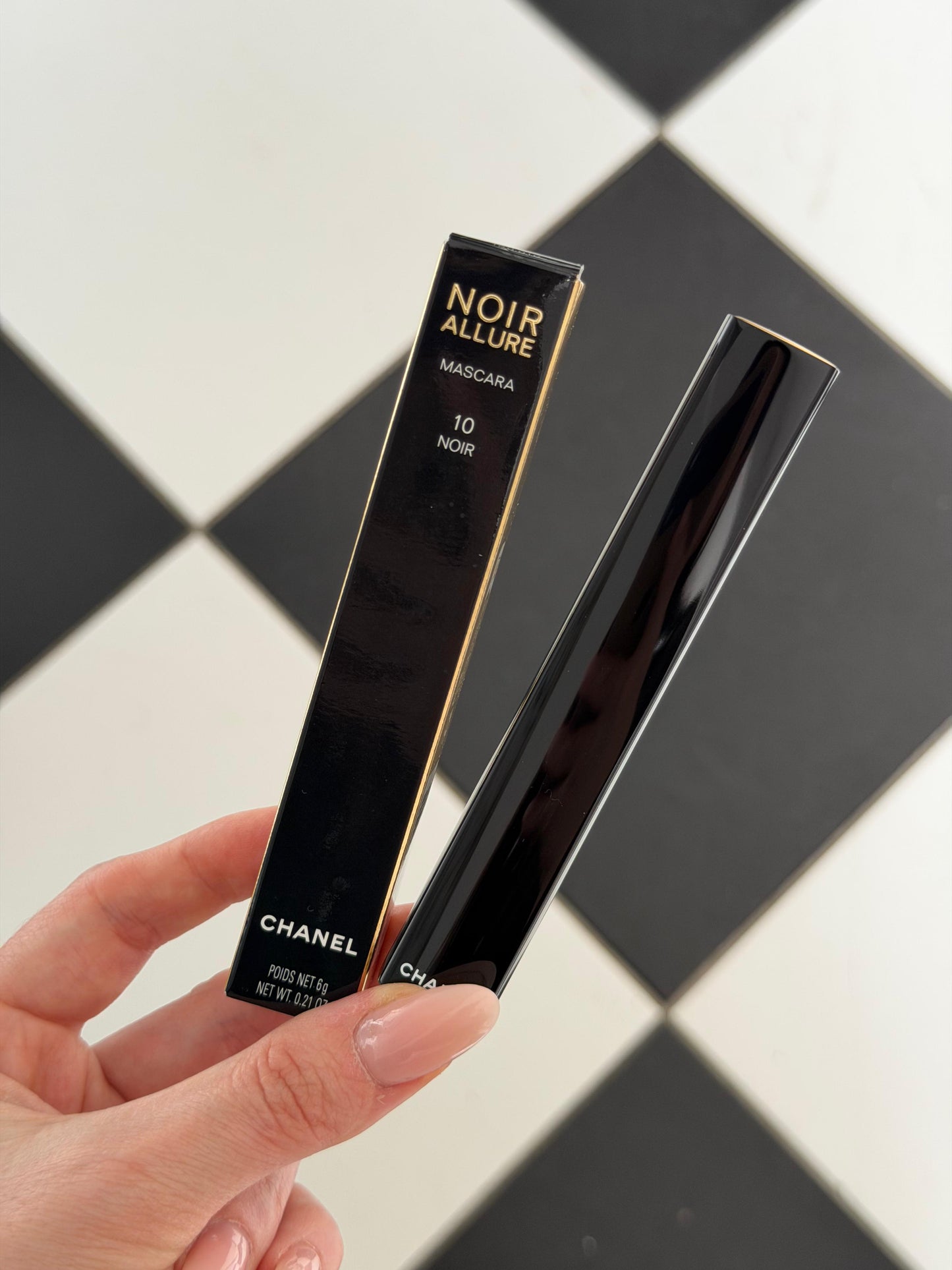 CHANEL Noir Allure
All-In-One Mascara: Volume Length, Curl And Definition
