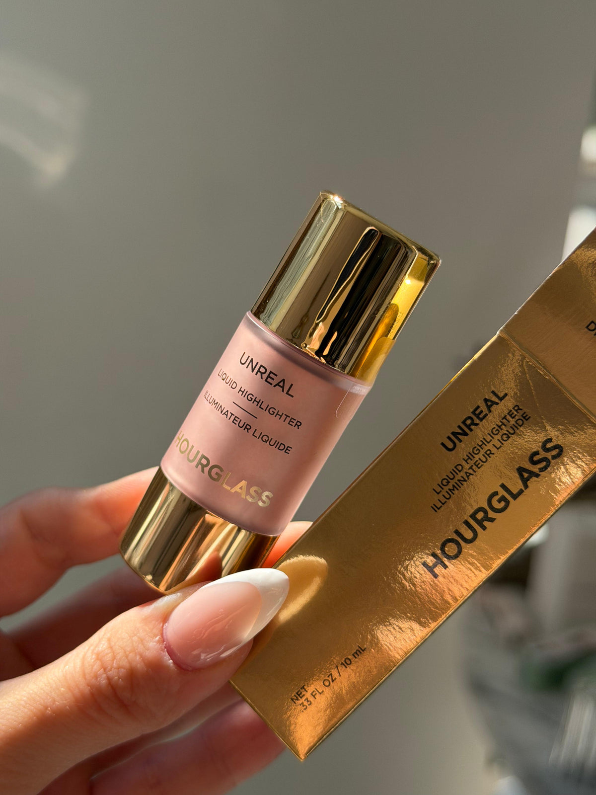 HOURGLASS Unreal Radiant Glow Liquid Highlighter - Divine