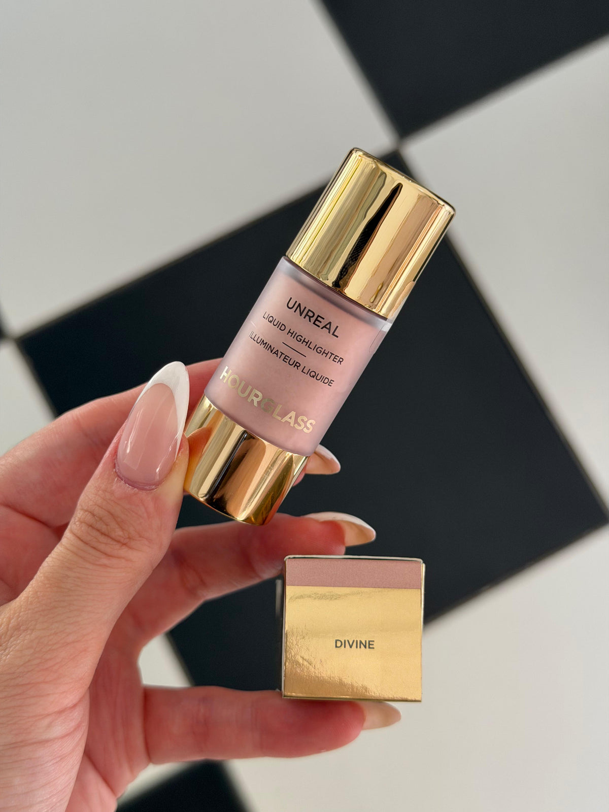 HOURGLASS Unreal Radiant Glow Liquid Highlighter - Divine