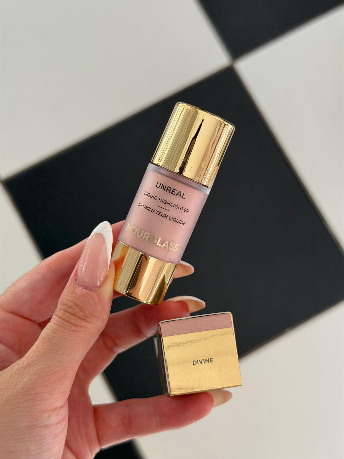 HOURGLASS Unreal Radiant Glow Liquid Highlighter - Divine