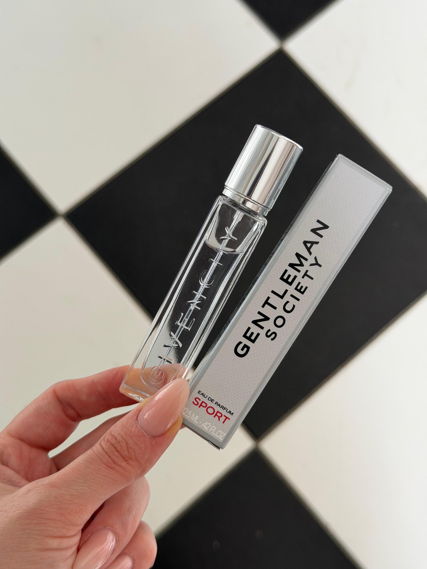 GIVENCHY Gentleman Society Eau De Parfum Sport - Travel Size
Citrus, Woody, Floral