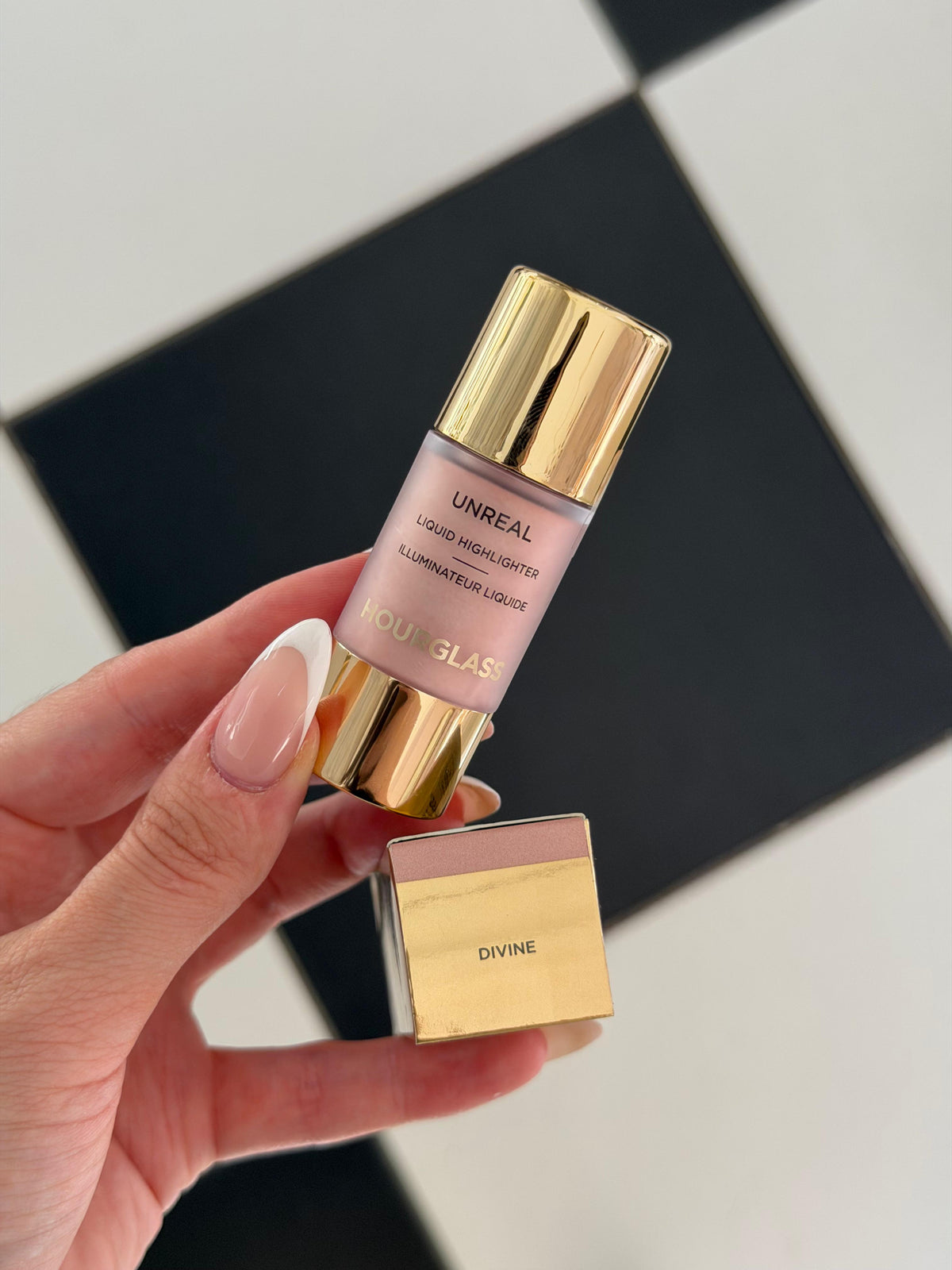 HOURGLASS Unreal Radiant Glow Liquid Highlighter - Divine