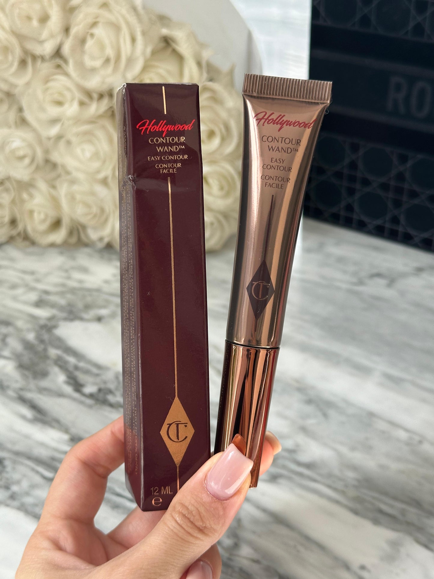 CHARLOTTE TILBURY Hollywood Contour Wand - Fair Medium
Liquid Formula For a Sculpted-Looking